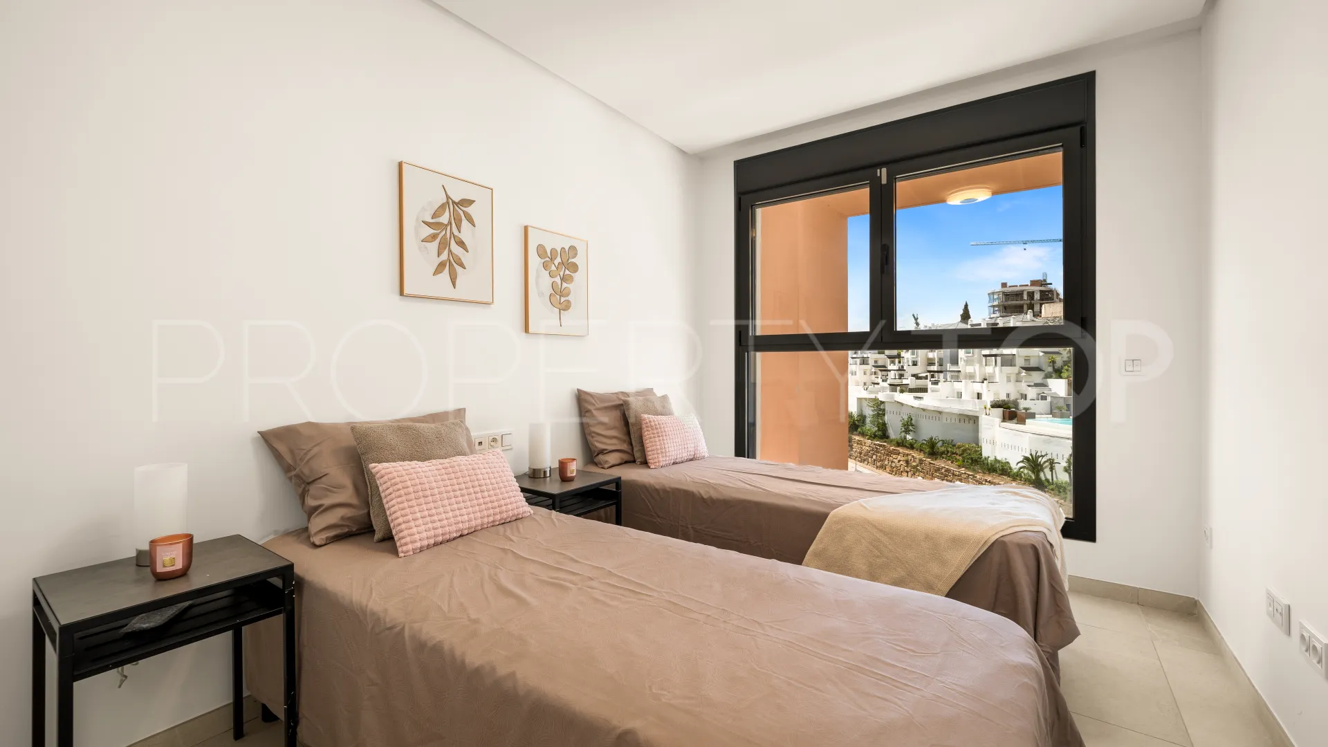 Buy penthouse in La Quinta with 3 bedrooms