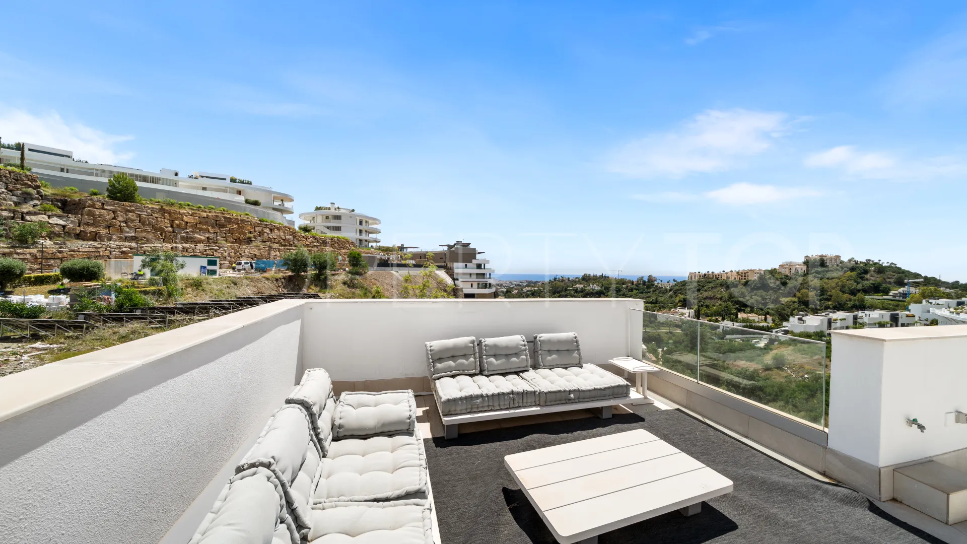 Buy penthouse in La Quinta with 3 bedrooms