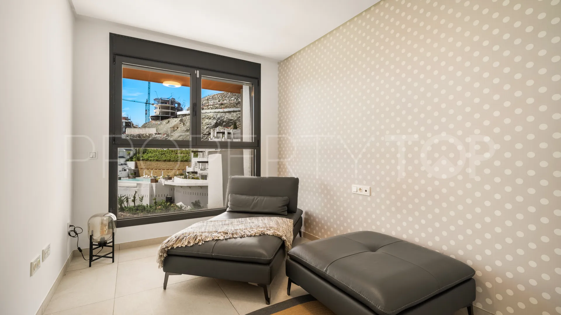 Buy penthouse in La Quinta with 3 bedrooms