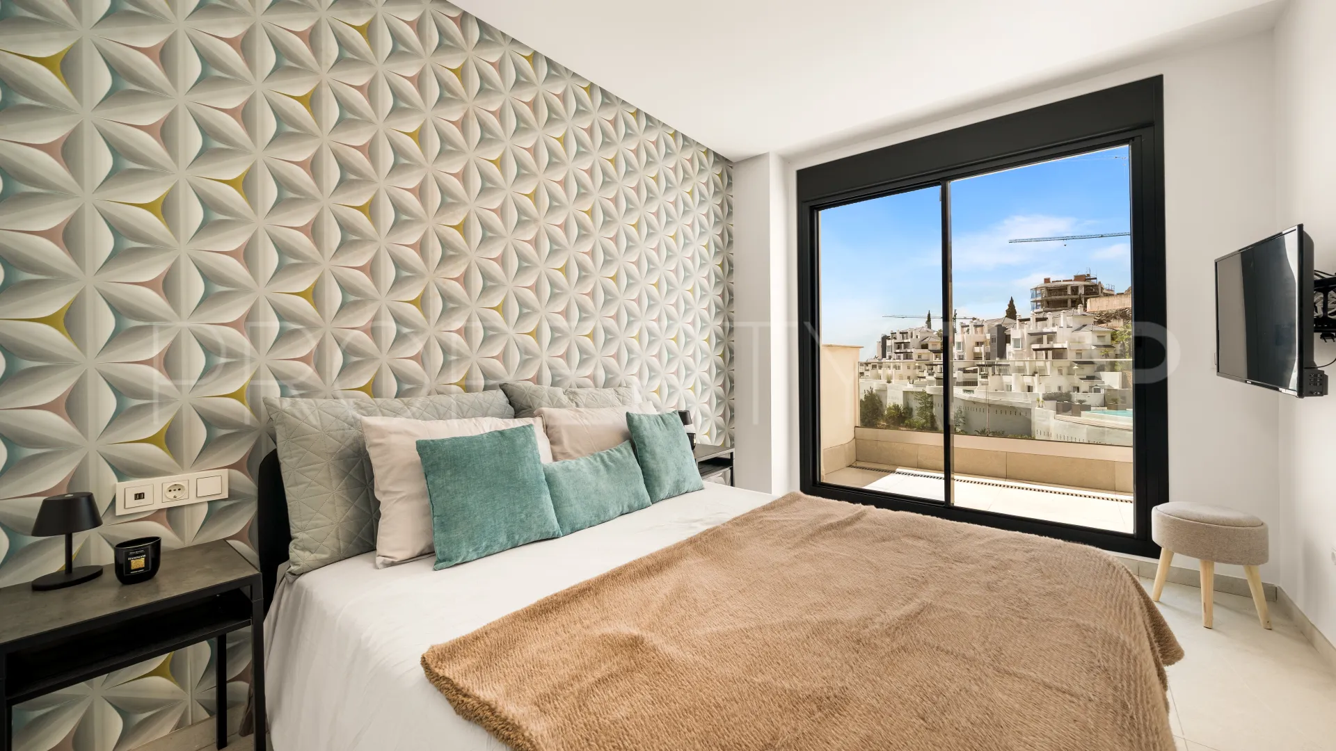 Buy penthouse in La Quinta with 3 bedrooms