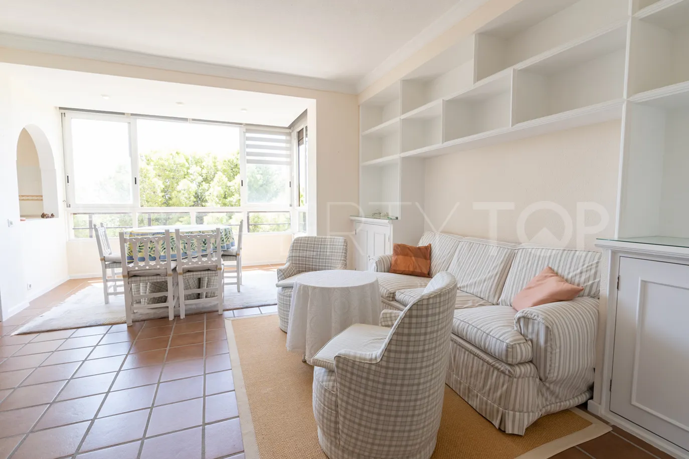 Comprar apartamento en Torres de Aloha con 2 dormitorios