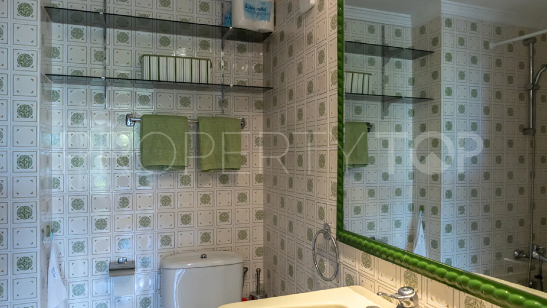 Comprar apartamento en Torres de Aloha con 2 dormitorios