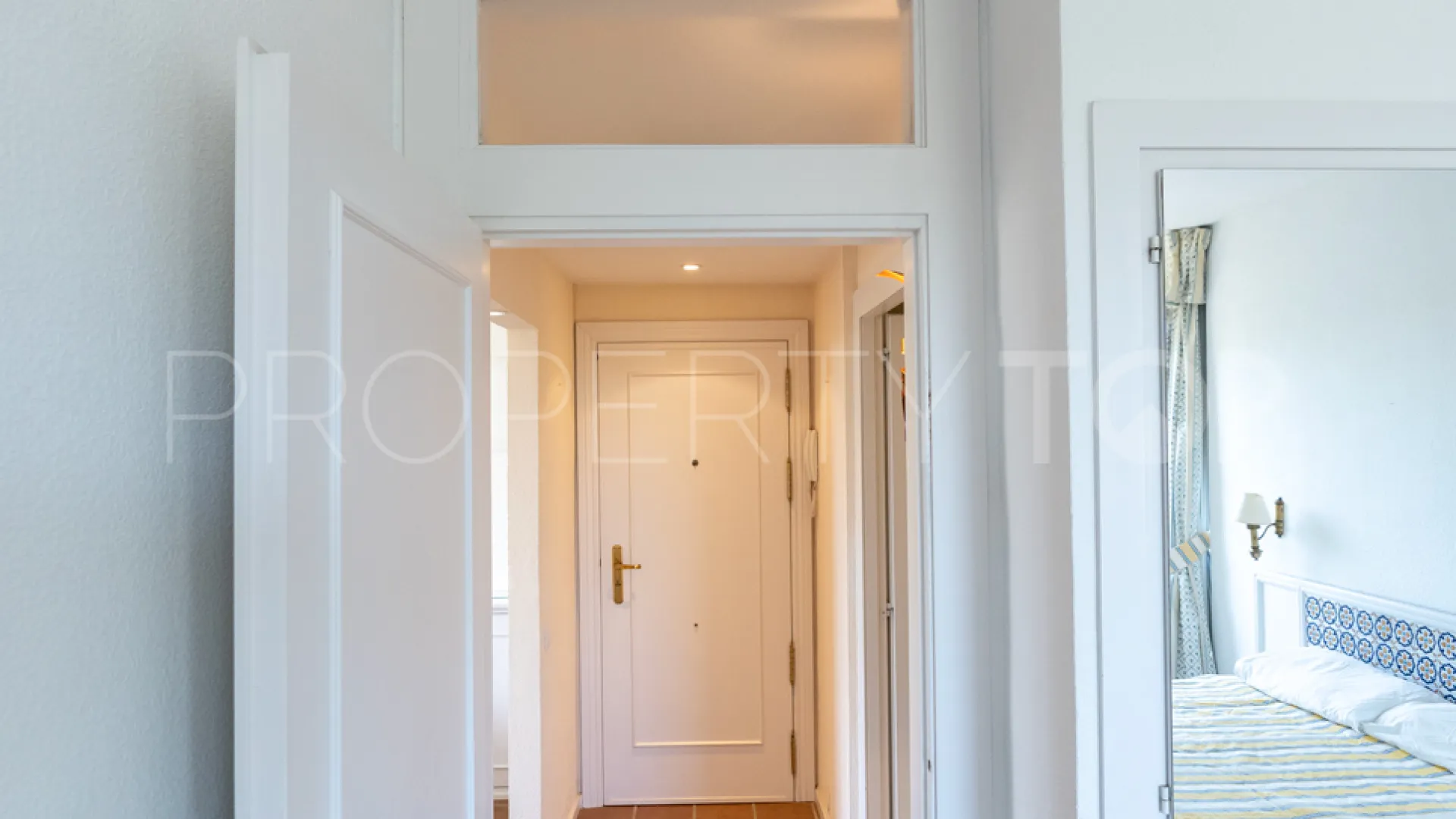 Comprar apartamento en Torres de Aloha con 2 dormitorios