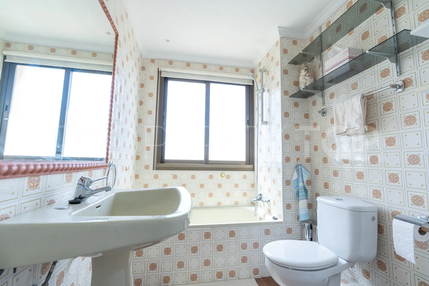 Comprar apartamento en Torres de Aloha con 2 dormitorios