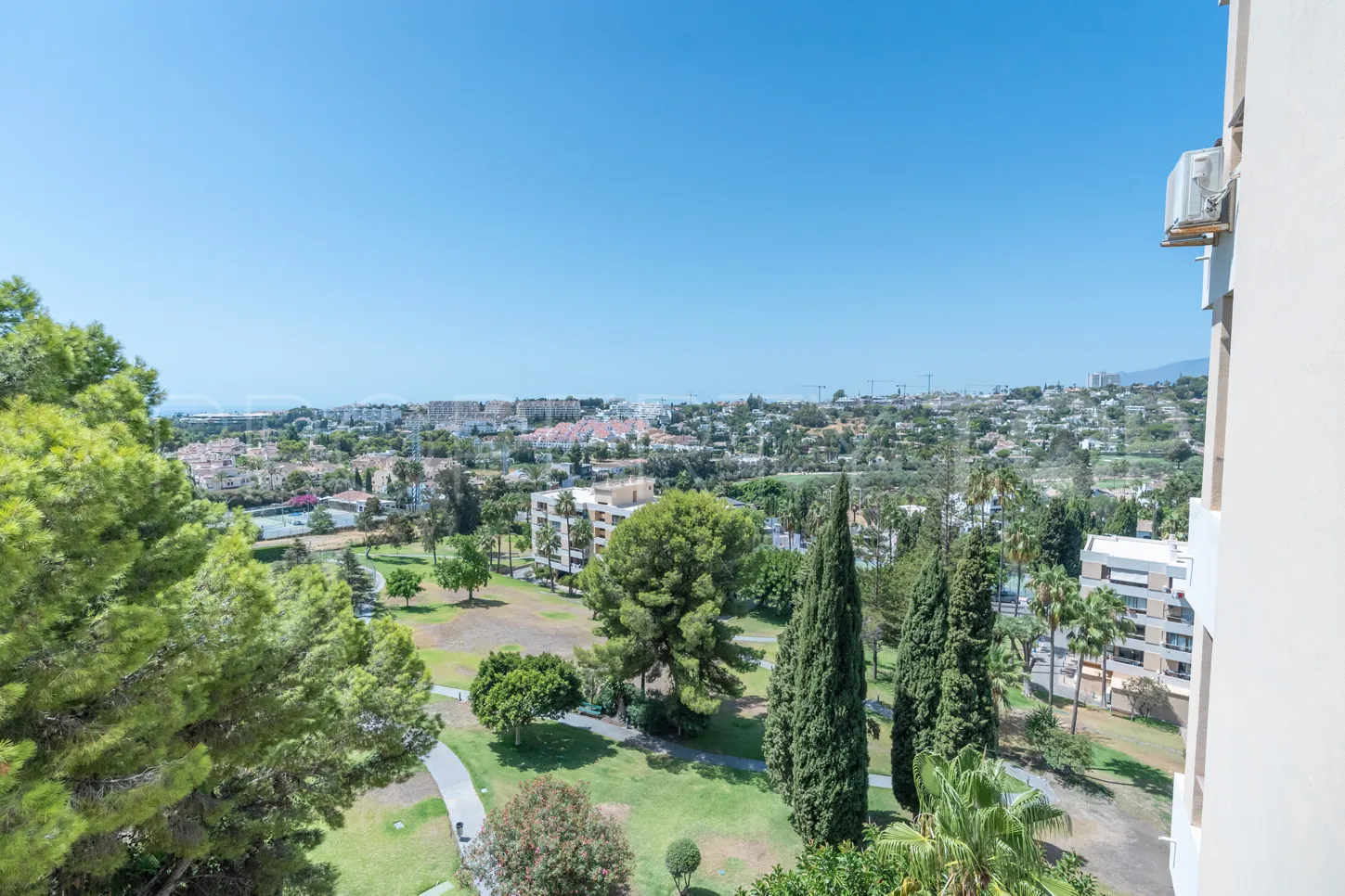 Comprar apartamento en Torres de Aloha con 2 dormitorios