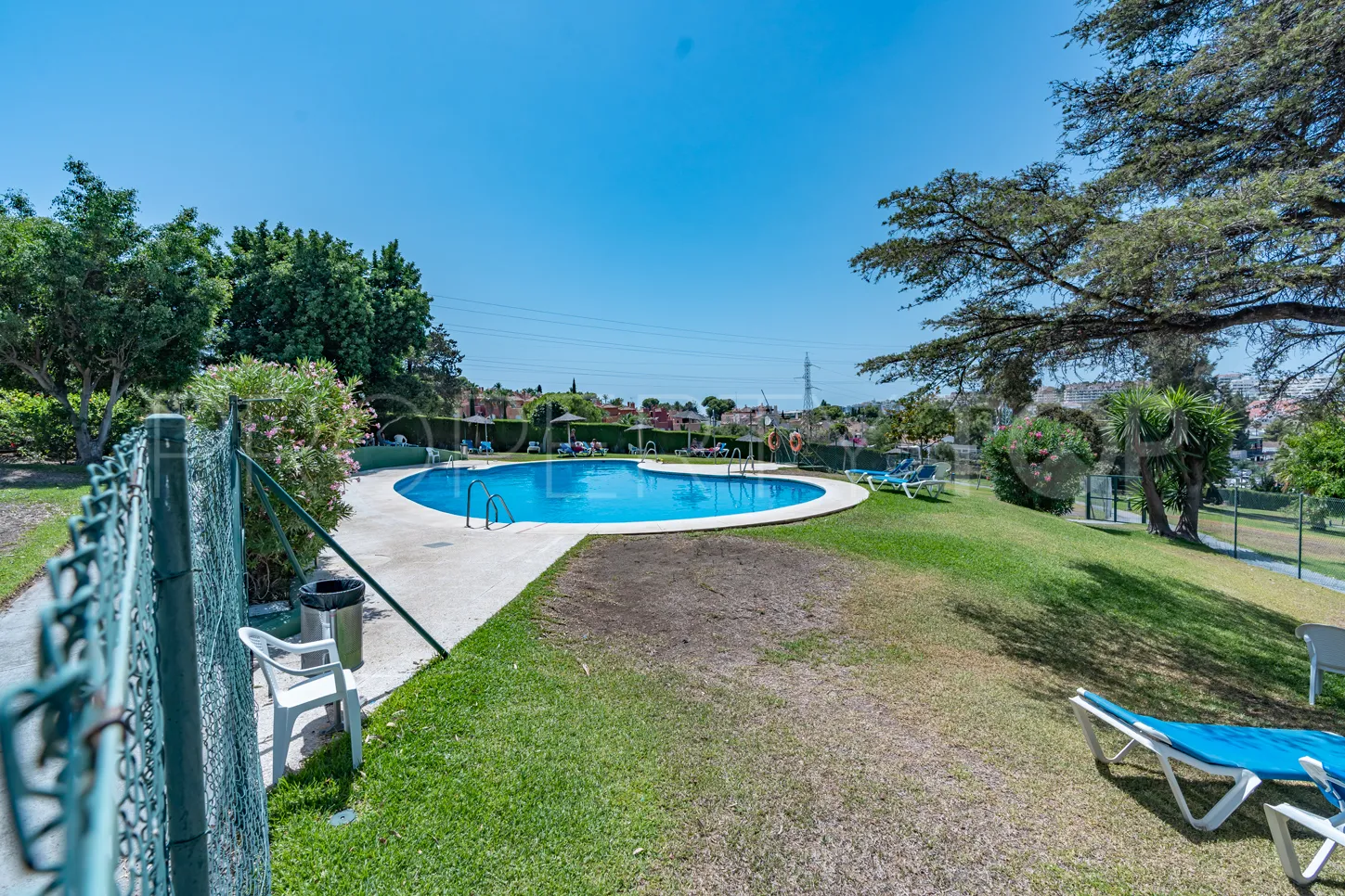 Comprar apartamento en Torres de Aloha con 2 dormitorios