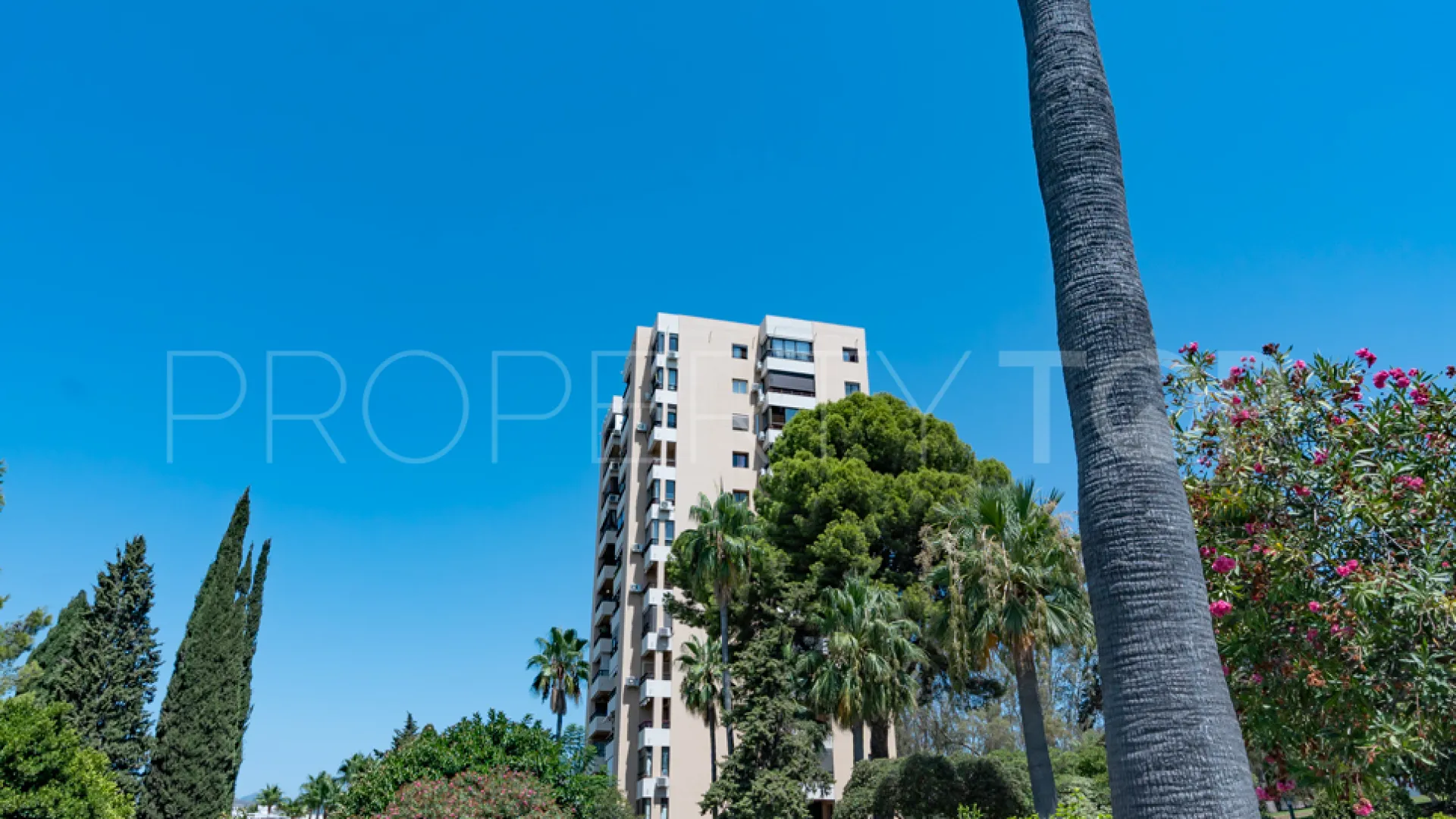 Comprar apartamento en Torres de Aloha con 2 dormitorios