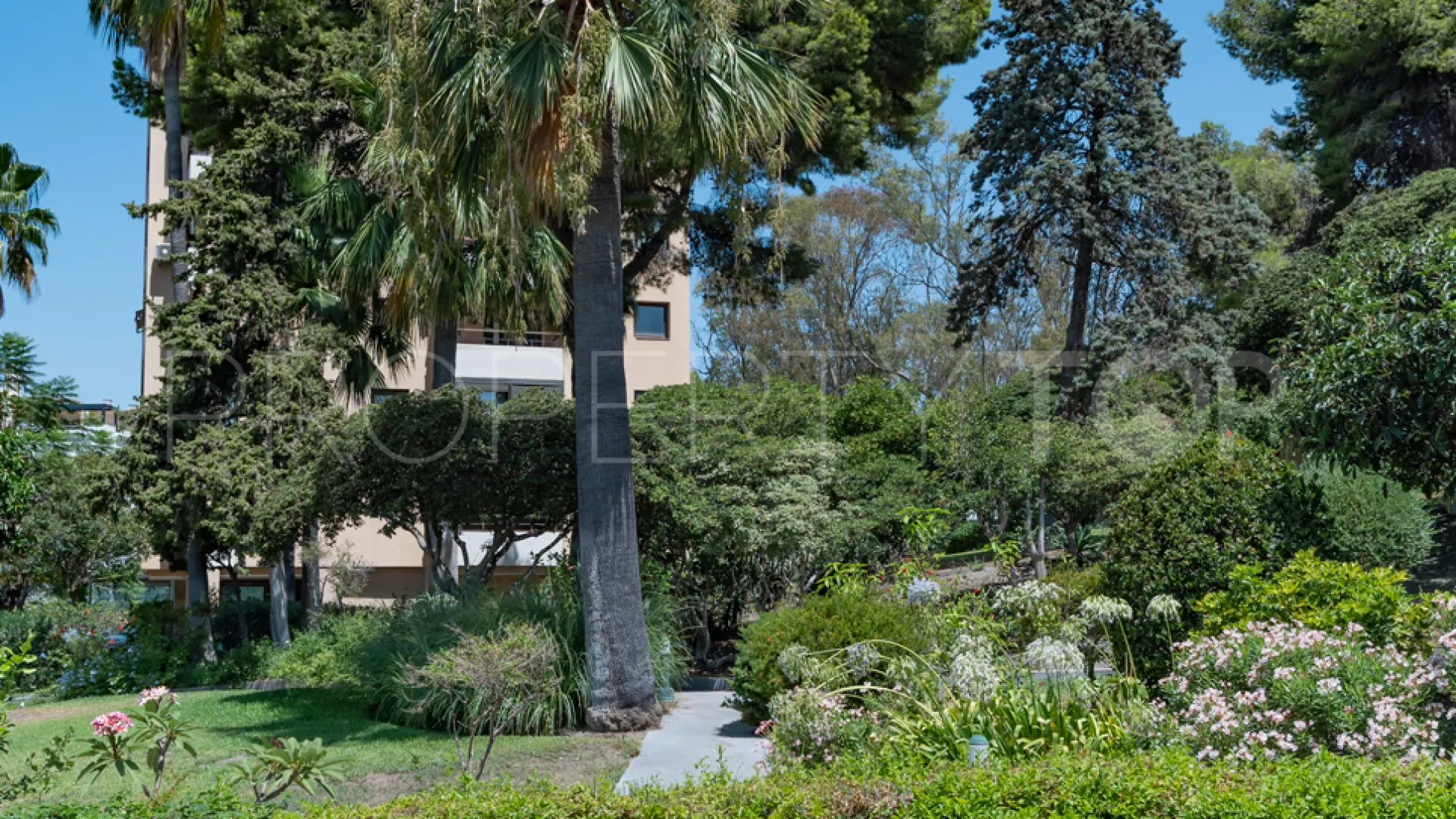 Comprar apartamento en Torres de Aloha con 2 dormitorios