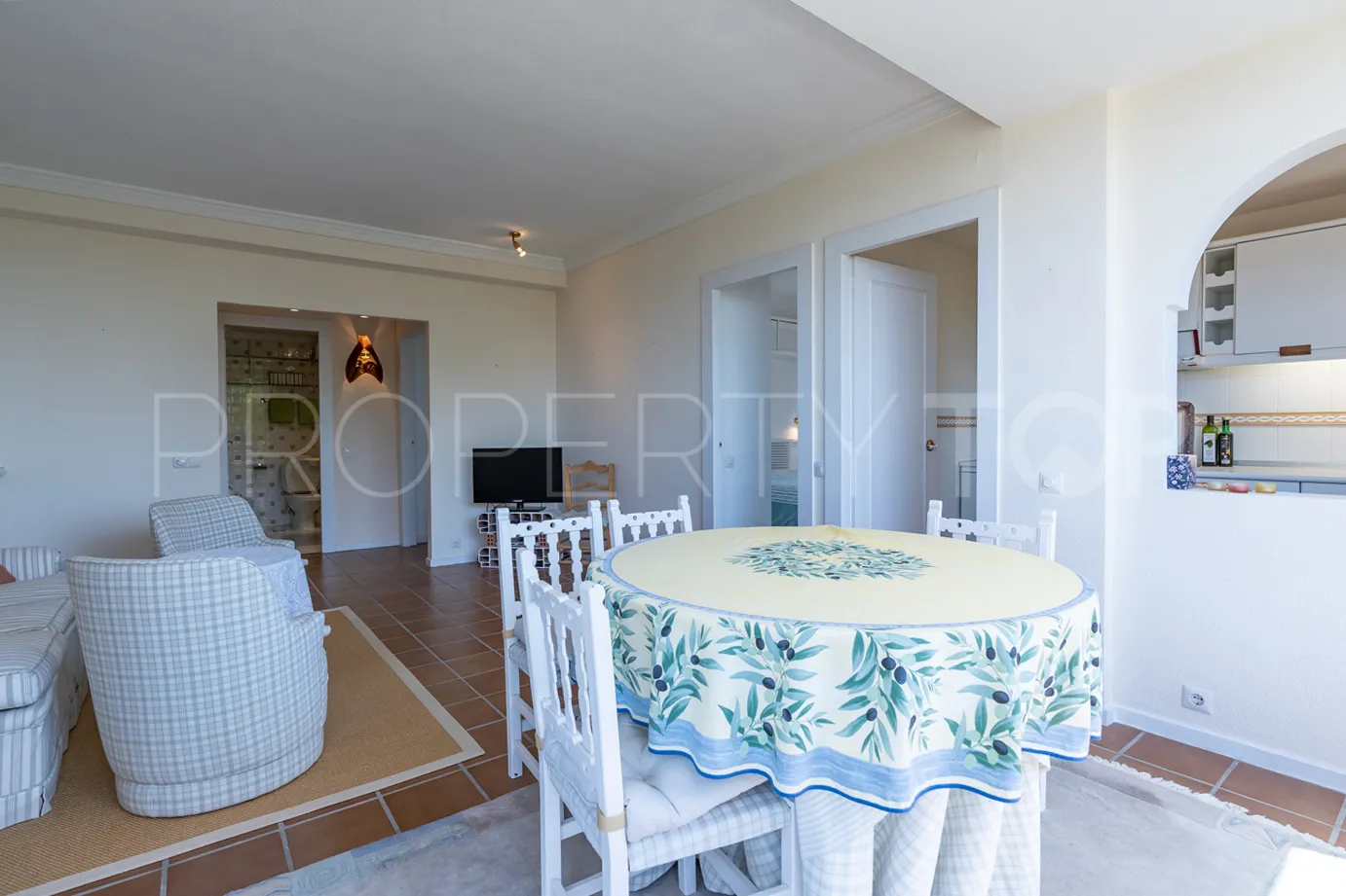 Comprar apartamento en Torres de Aloha con 2 dormitorios