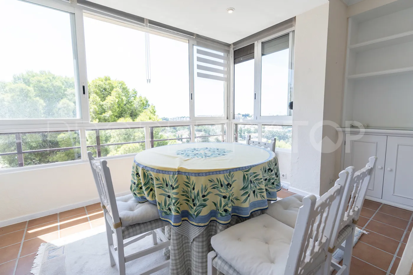 Comprar apartamento en Torres de Aloha con 2 dormitorios