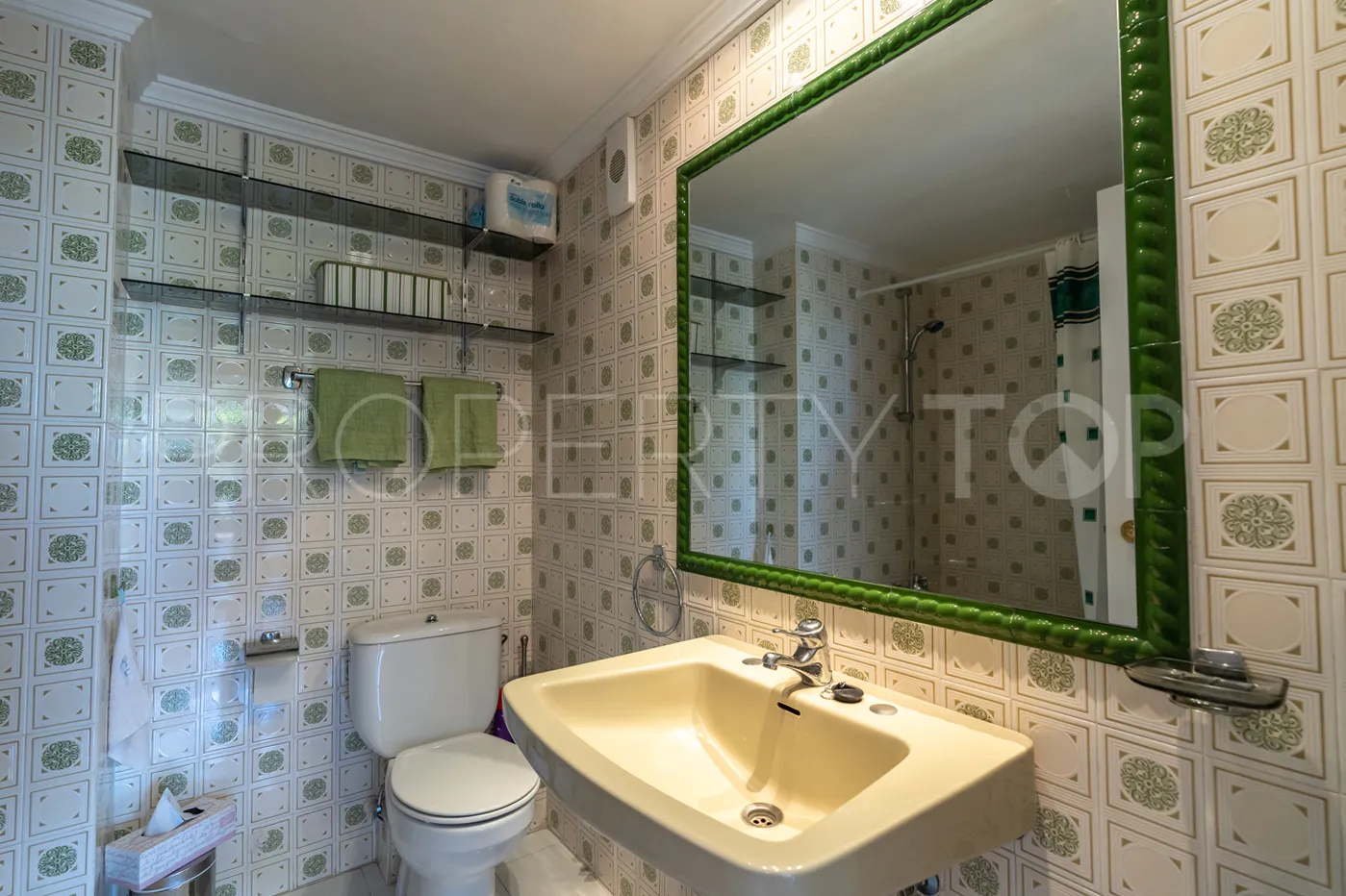 Comprar apartamento en Torres de Aloha con 2 dormitorios