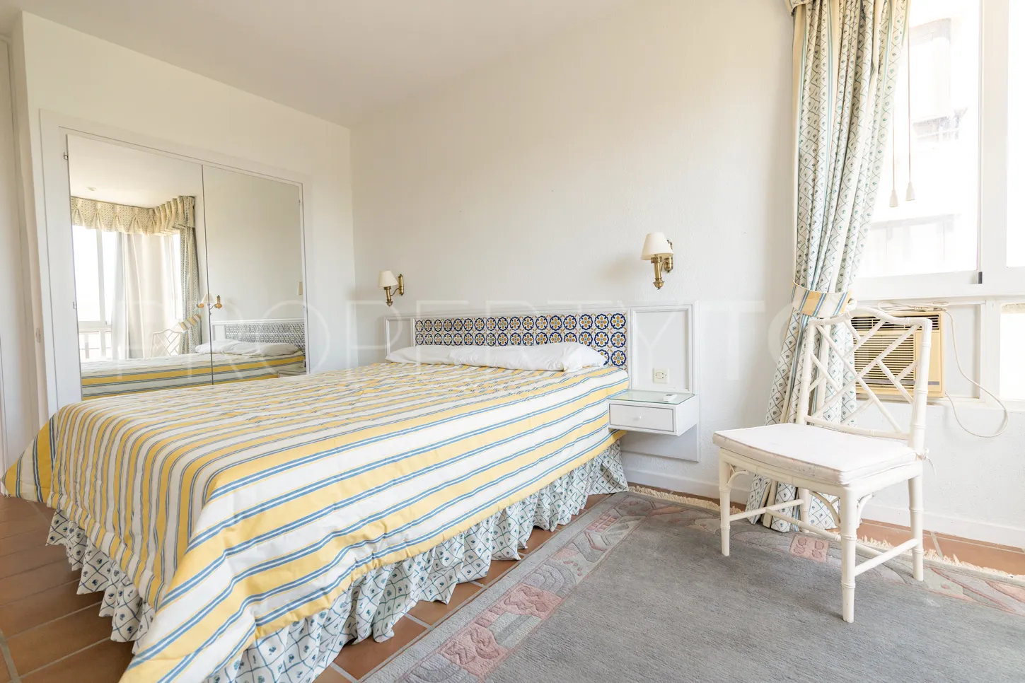 Comprar apartamento en Torres de Aloha con 2 dormitorios