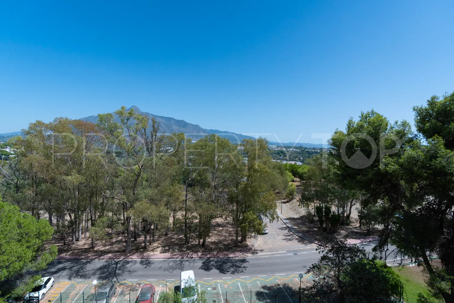 Comprar apartamento en Torres de Aloha con 2 dormitorios