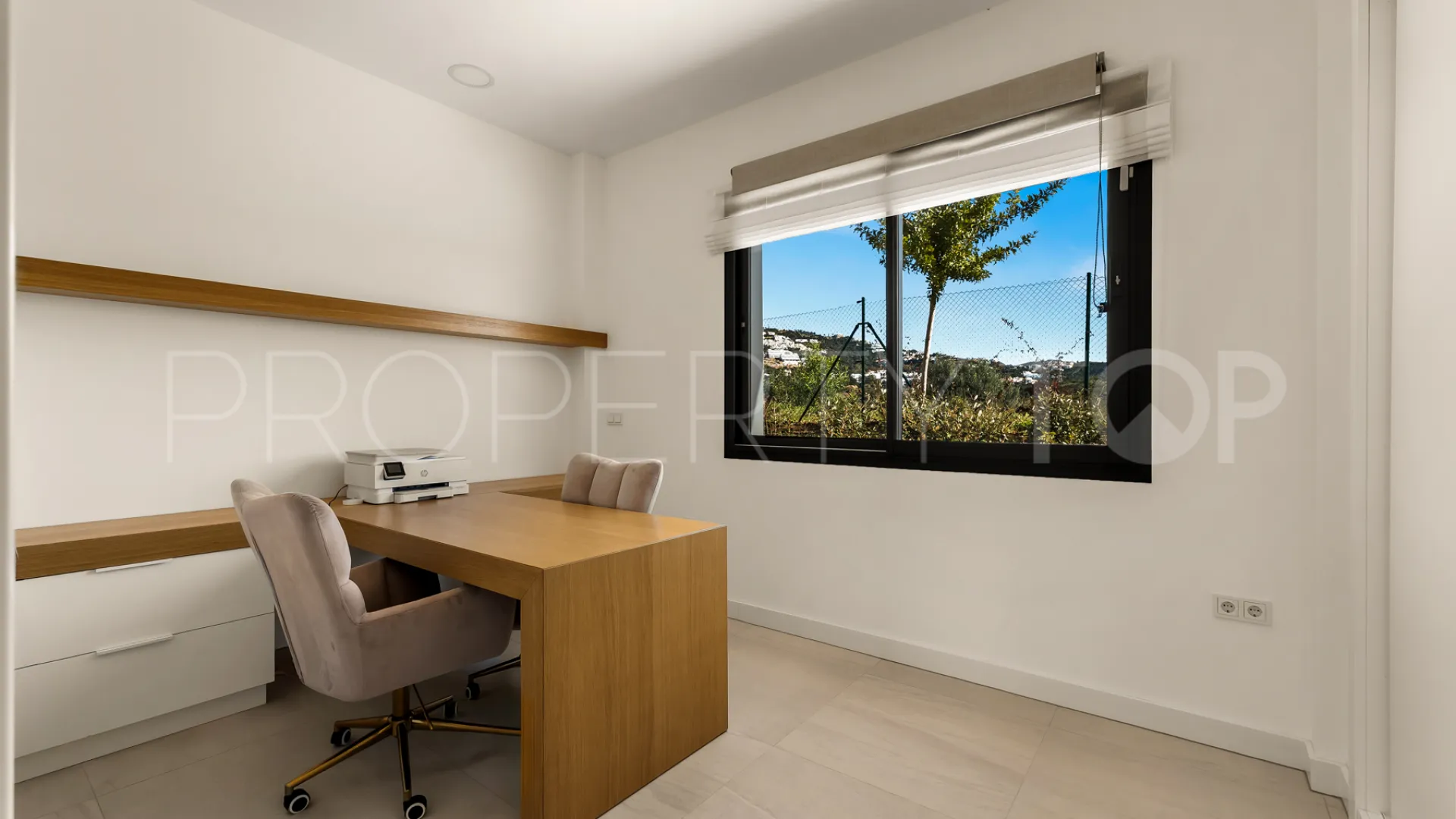 Semi detached villa with 5 bedrooms for sale in Rio Real