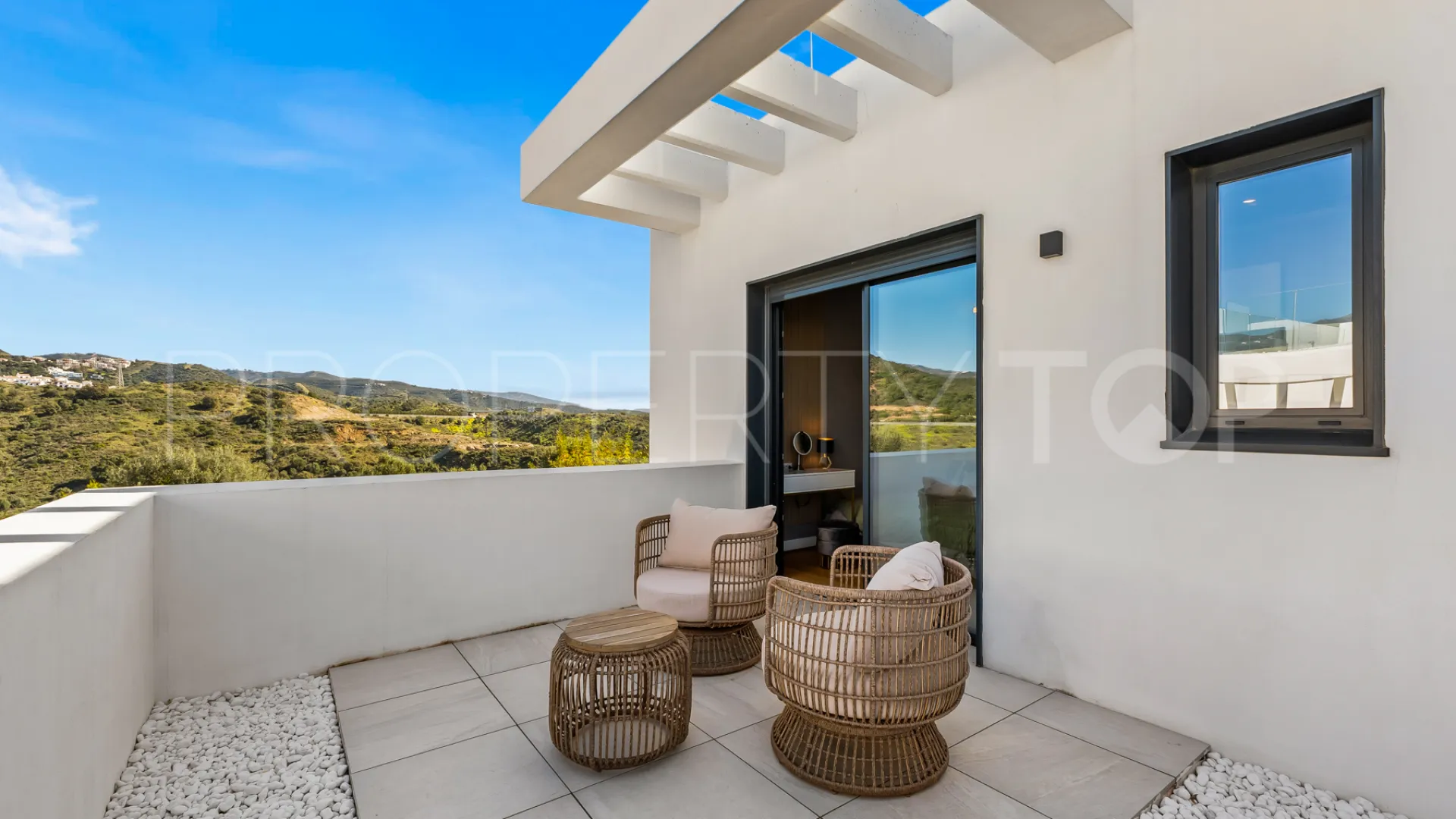 Semi detached villa with 5 bedrooms for sale in Rio Real