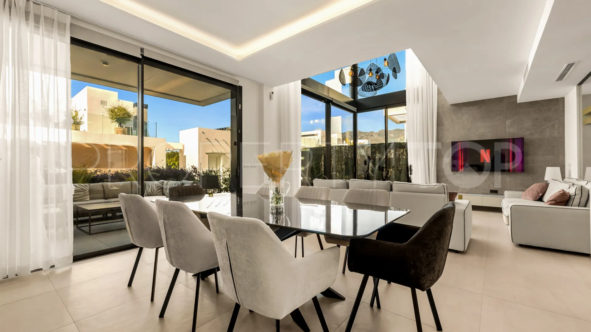 Semi detached villa with 5 bedrooms for sale in Rio Real