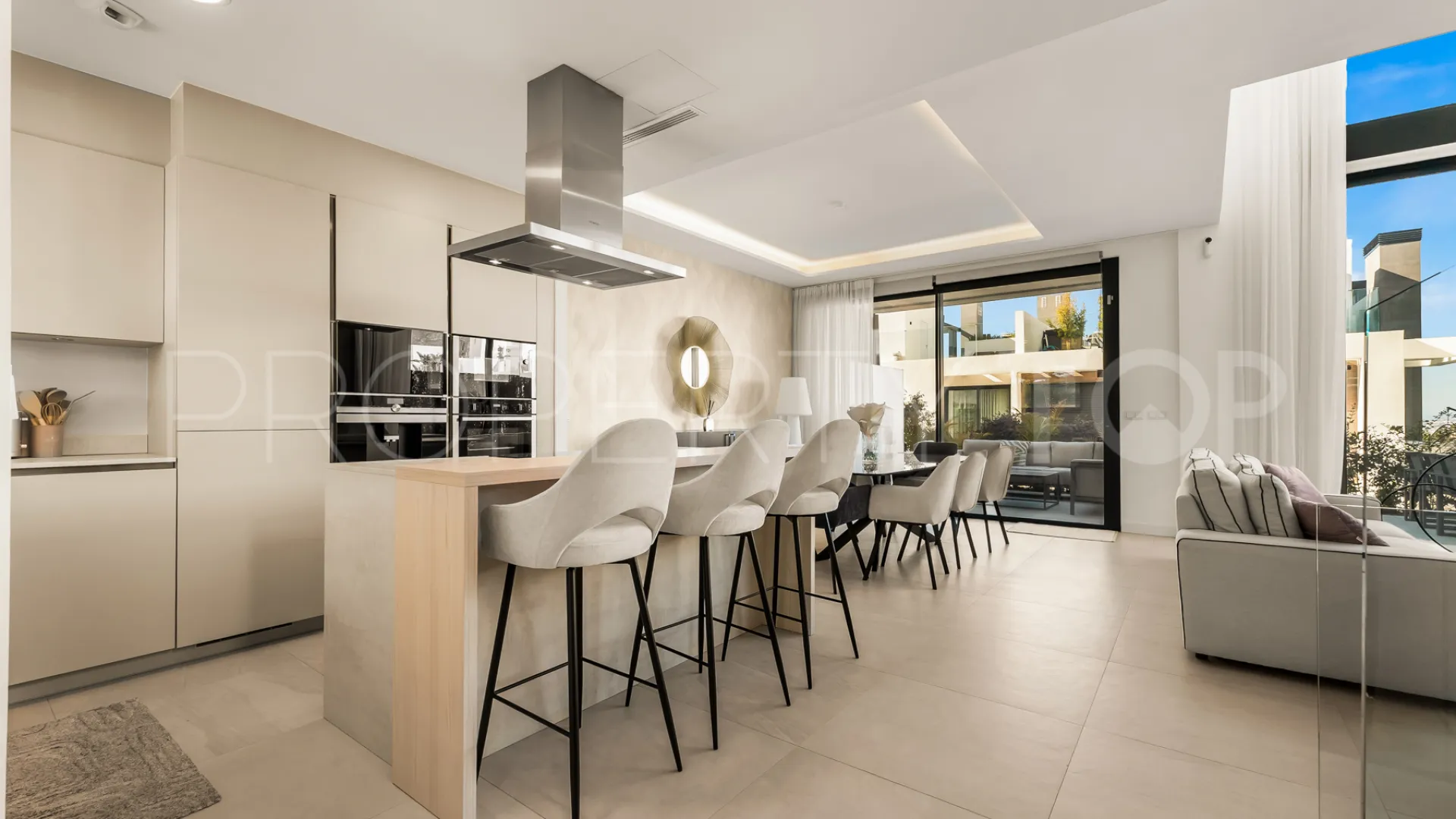 Semi detached villa with 5 bedrooms for sale in Rio Real