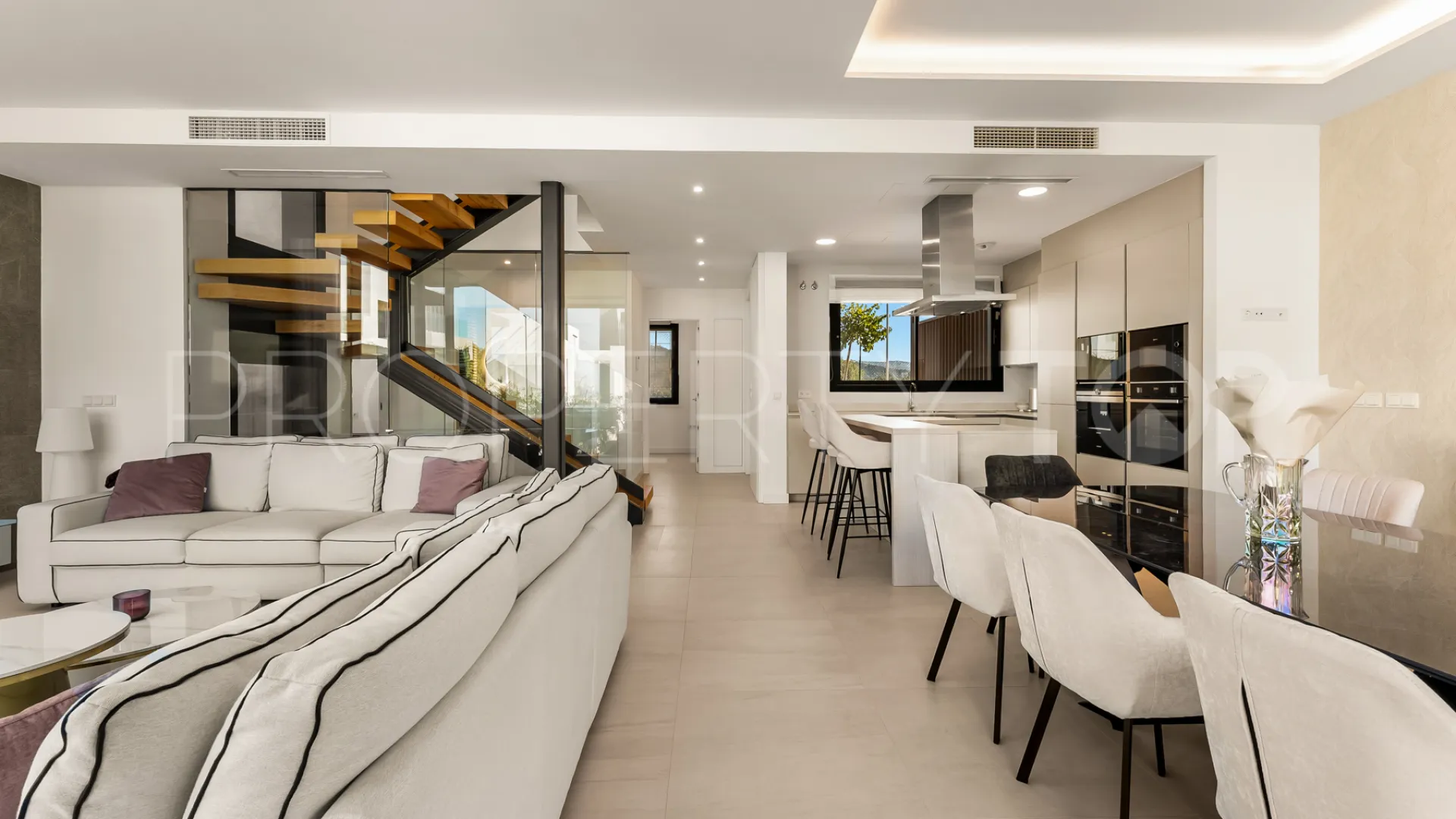 Semi detached villa with 5 bedrooms for sale in Rio Real