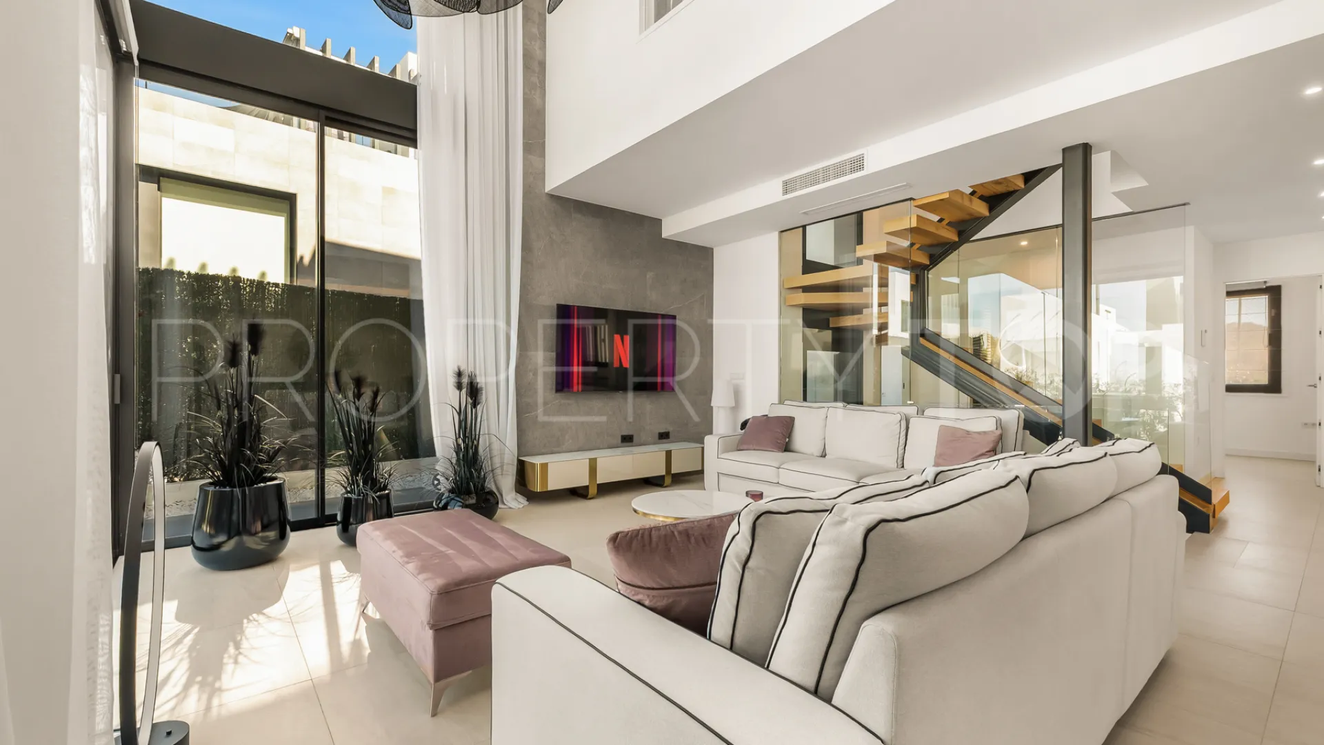 Semi detached villa with 5 bedrooms for sale in Rio Real