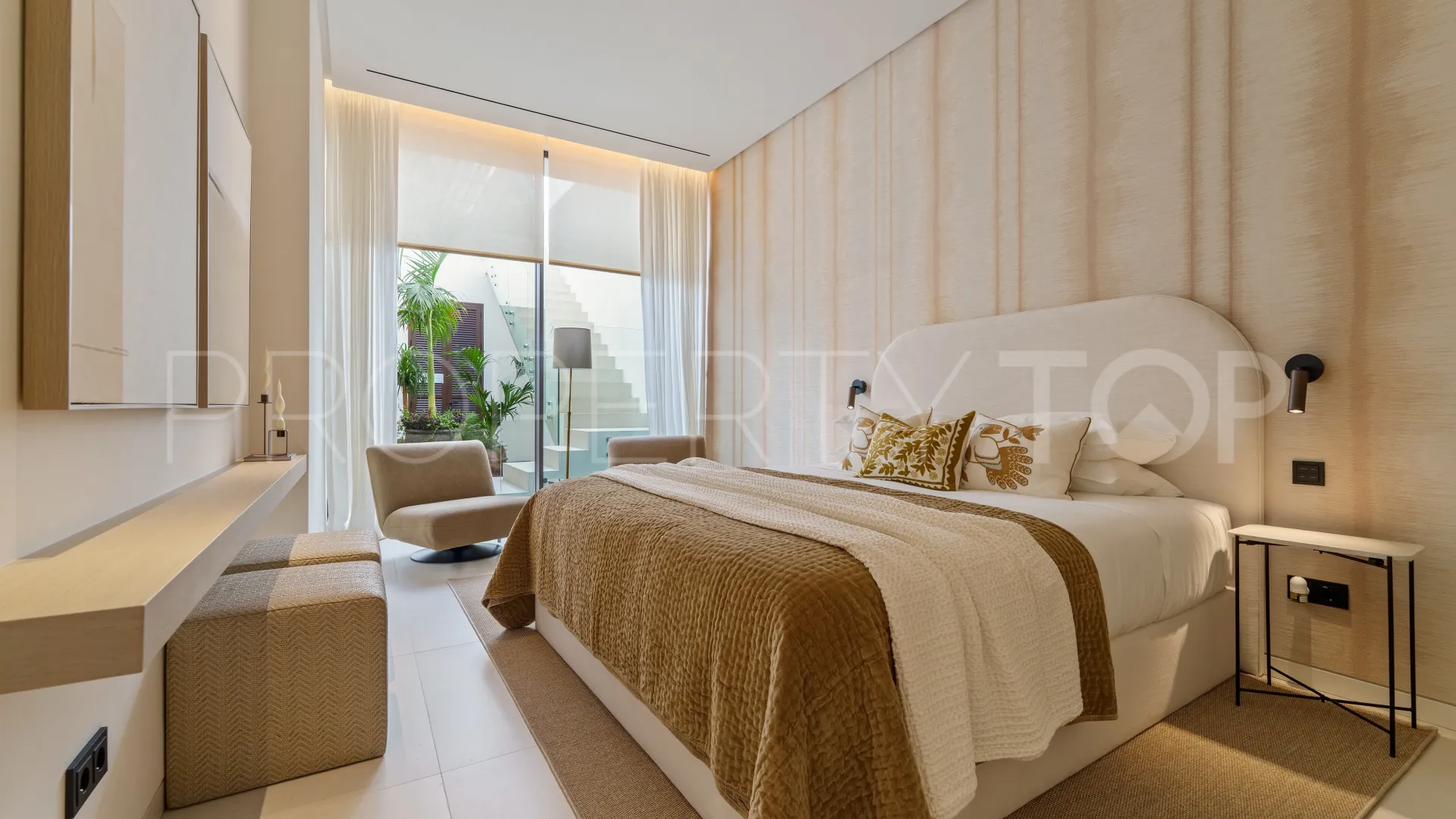 Villa de 5 dormitorios a la venta en Marbella Golden Mile
