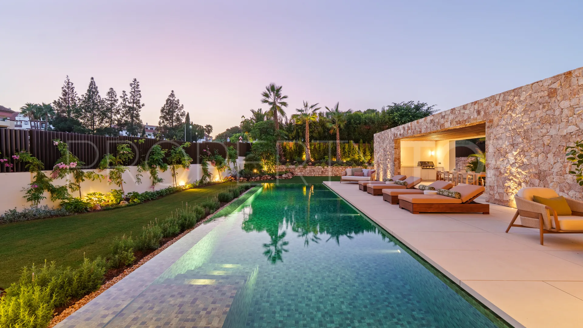 Villa de 5 dormitorios a la venta en Marbella Golden Mile
