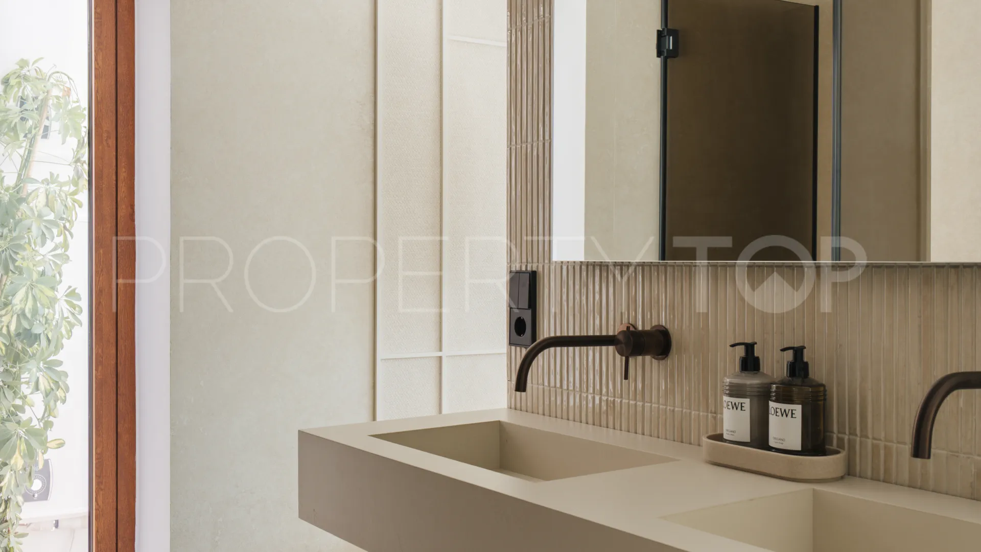 4 bedrooms ground floor duplex for sale in Nueva Andalucia