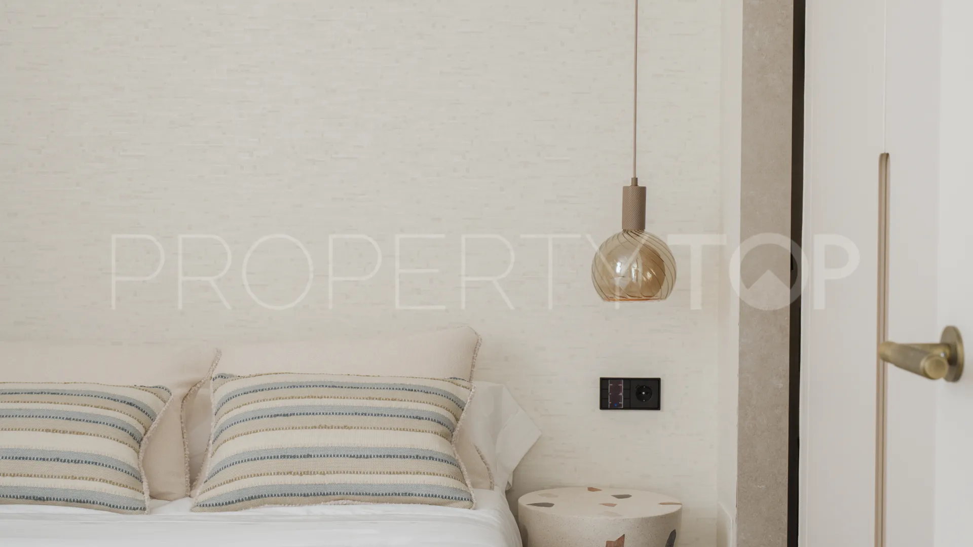 4 bedrooms ground floor duplex for sale in Nueva Andalucia
