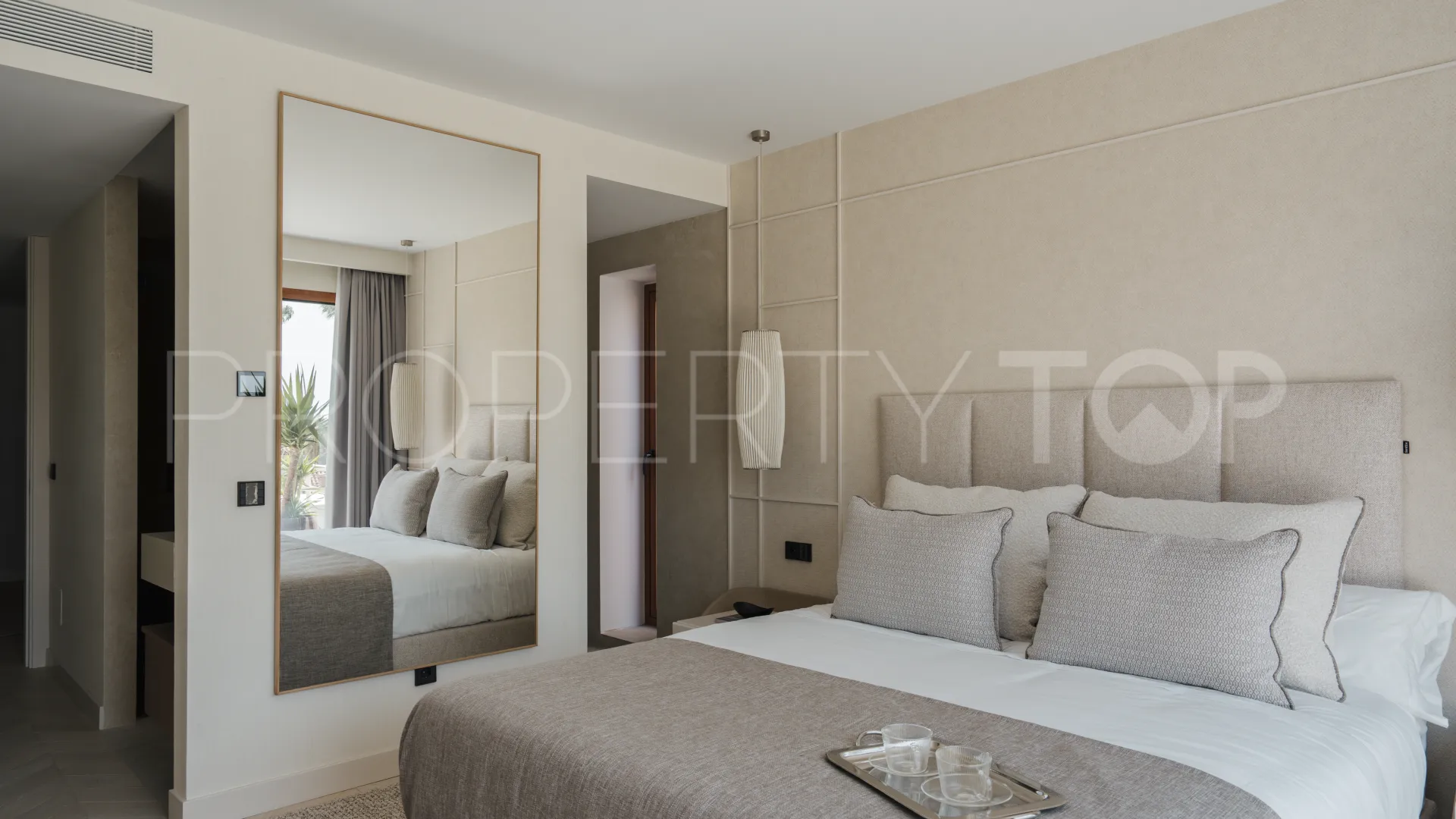 4 bedrooms ground floor duplex for sale in Nueva Andalucia