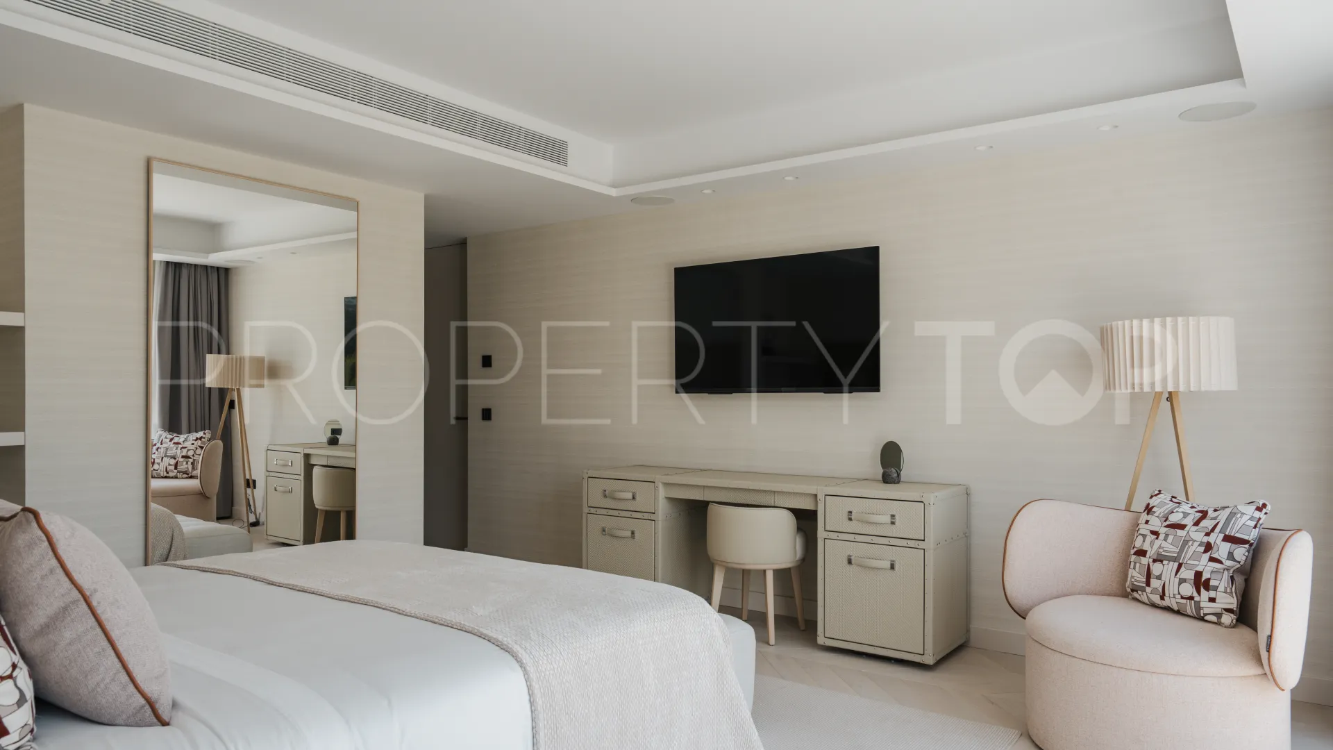 4 bedrooms ground floor duplex for sale in Nueva Andalucia