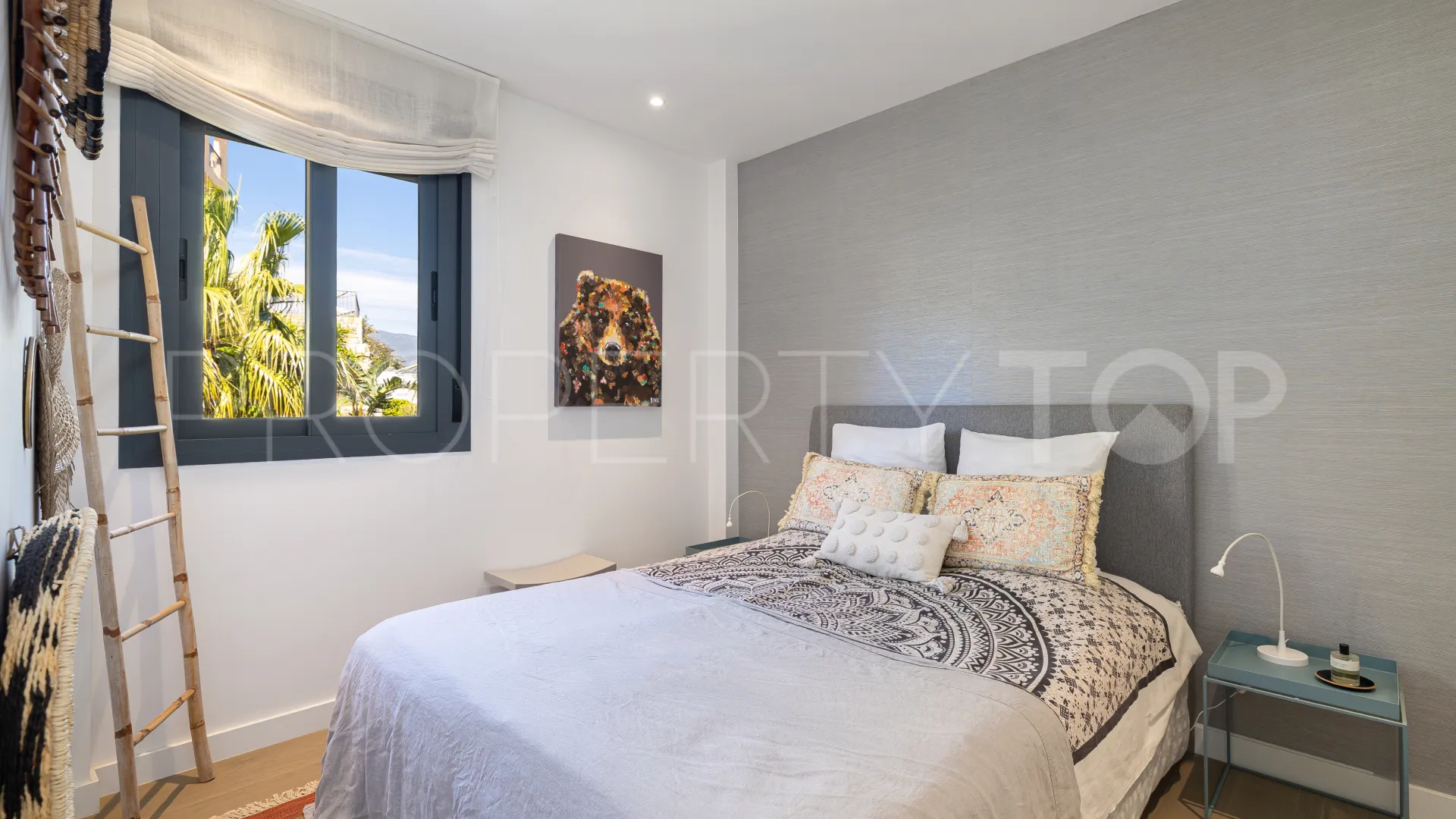 2 bedrooms penthouse for sale in Benahavis