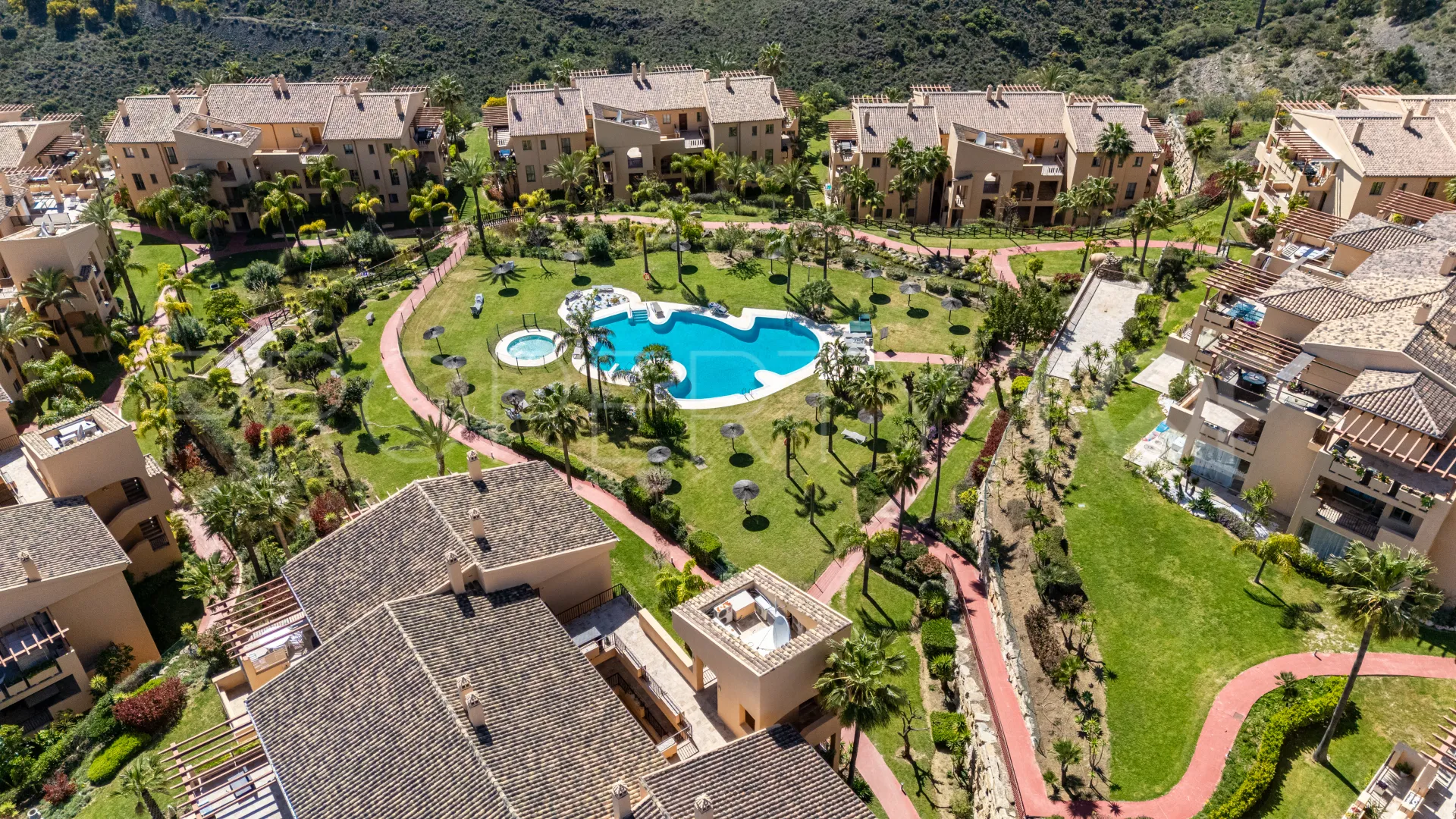 2 bedrooms penthouse for sale in Benahavis