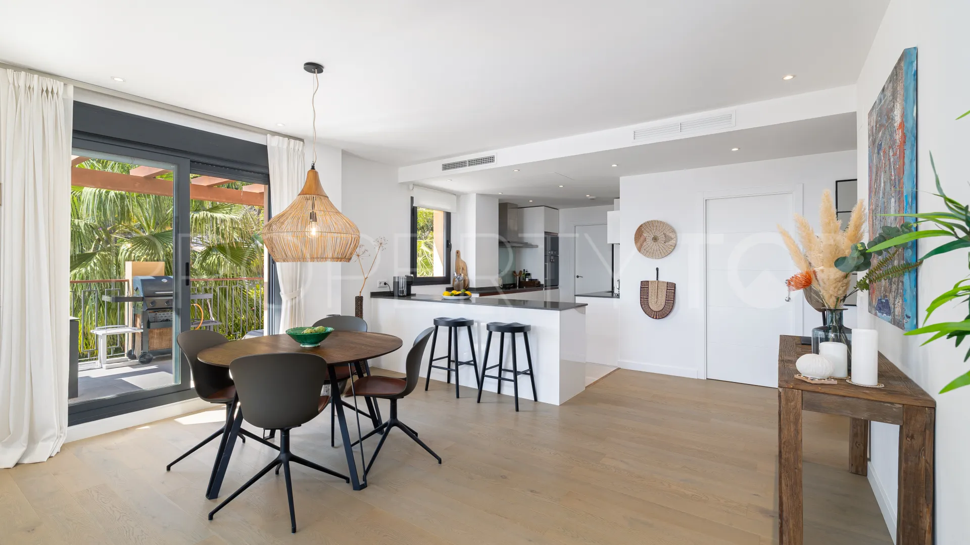 2 bedrooms penthouse for sale in Benahavis