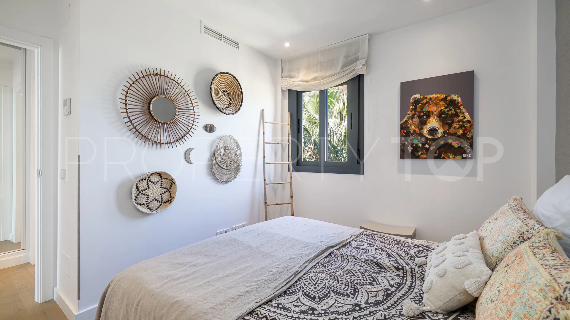 2 bedrooms penthouse for sale in Benahavis