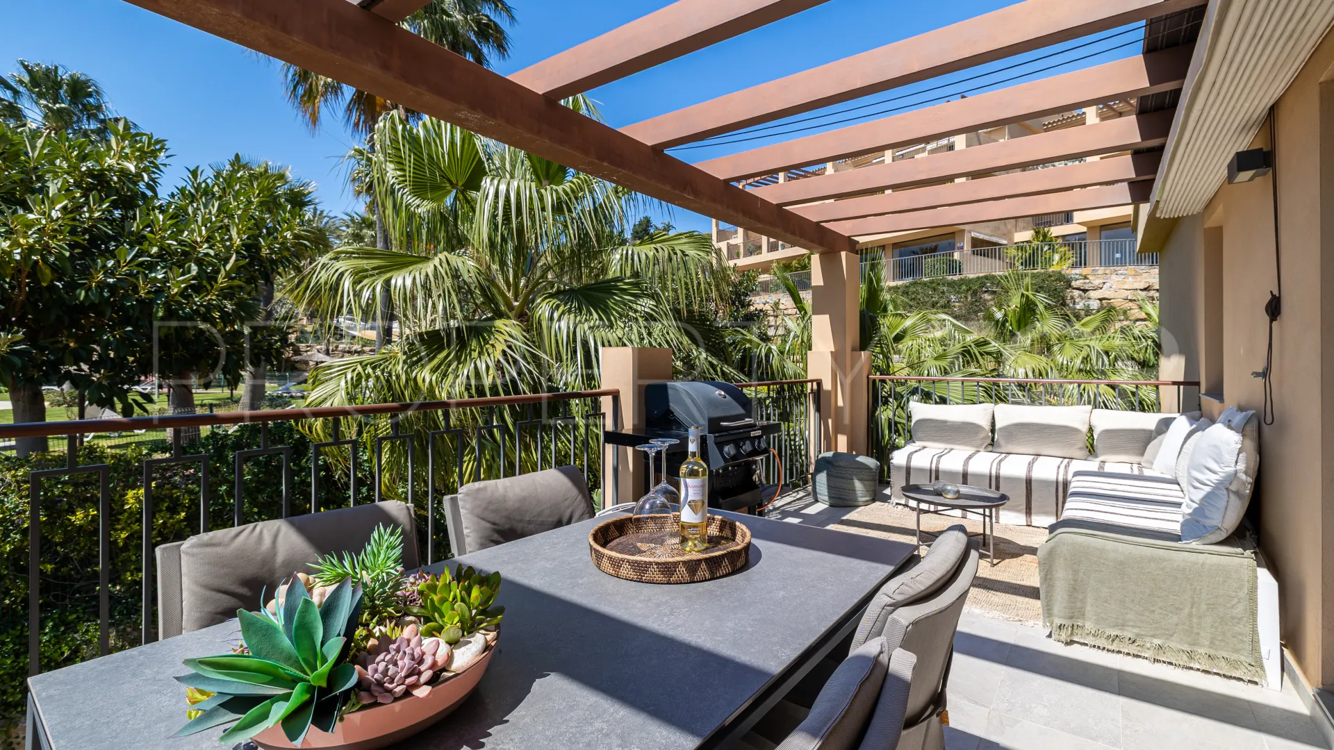 2 bedrooms penthouse for sale in Benahavis