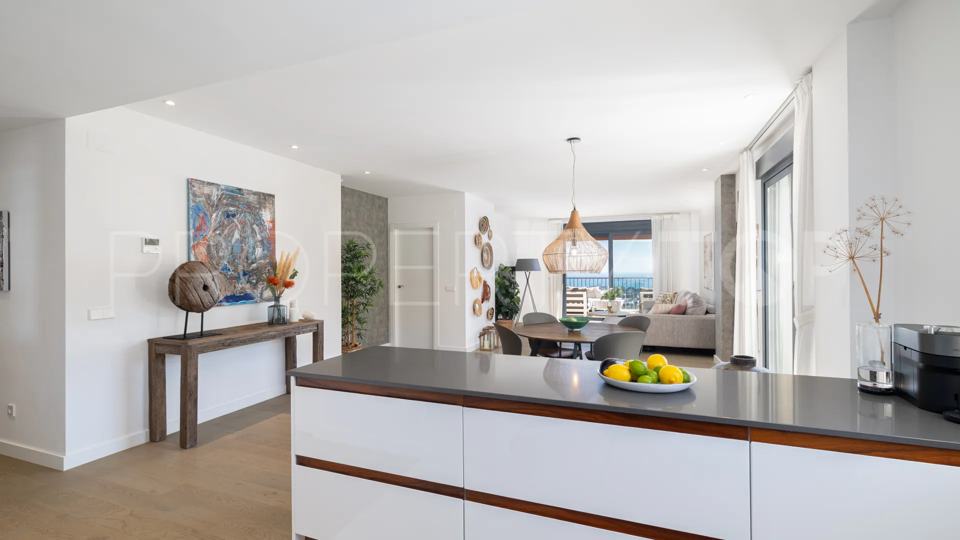 2 bedrooms penthouse for sale in Benahavis
