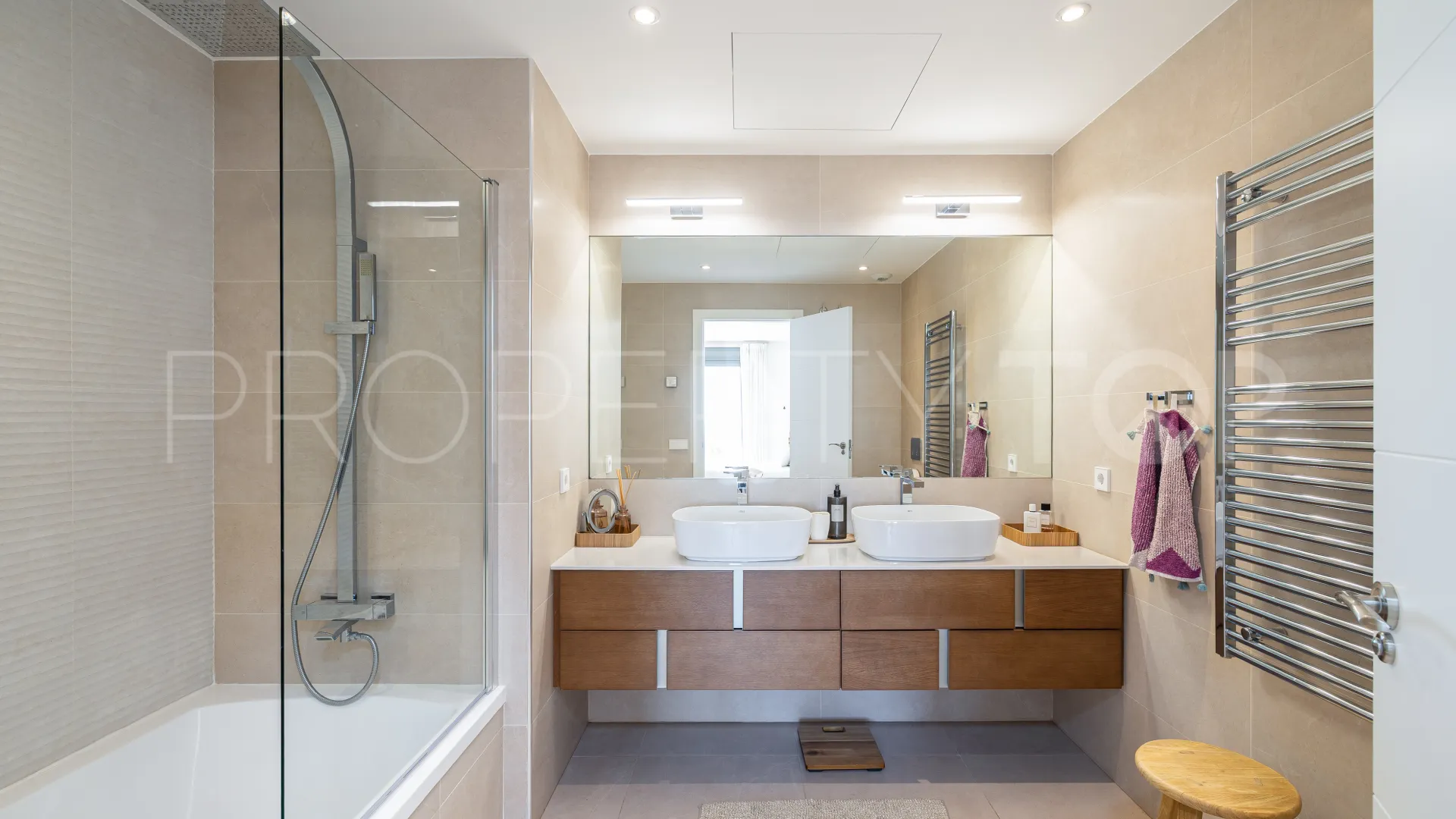 2 bedrooms penthouse for sale in Benahavis