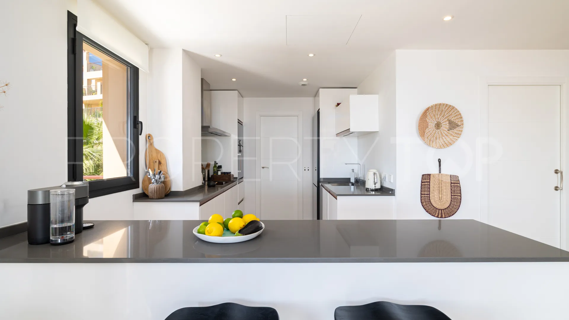 2 bedrooms penthouse for sale in Benahavis