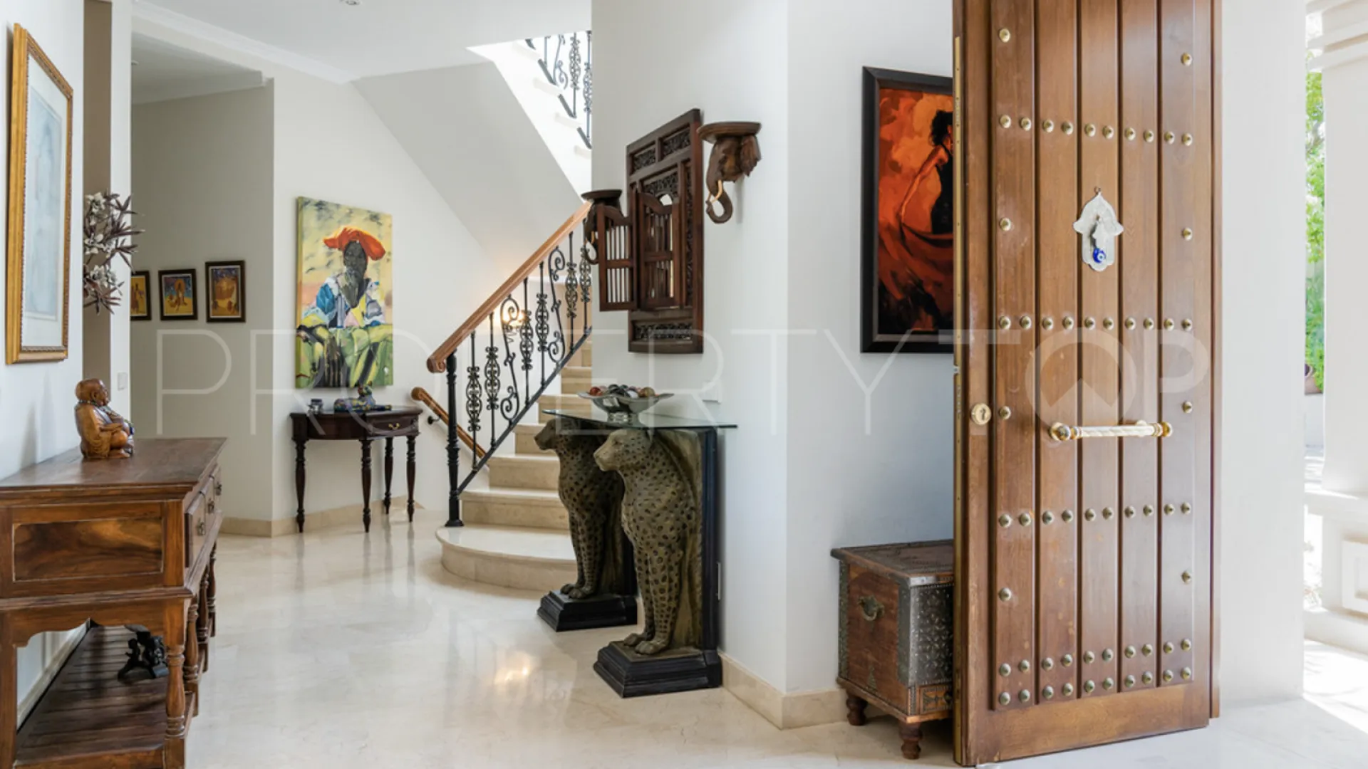For sale 7 bedrooms villa in Nueva Andalucia