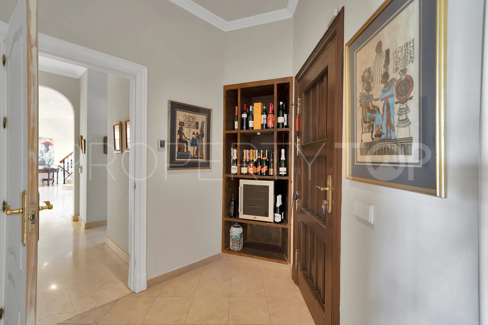 For sale 7 bedrooms villa in Nueva Andalucia