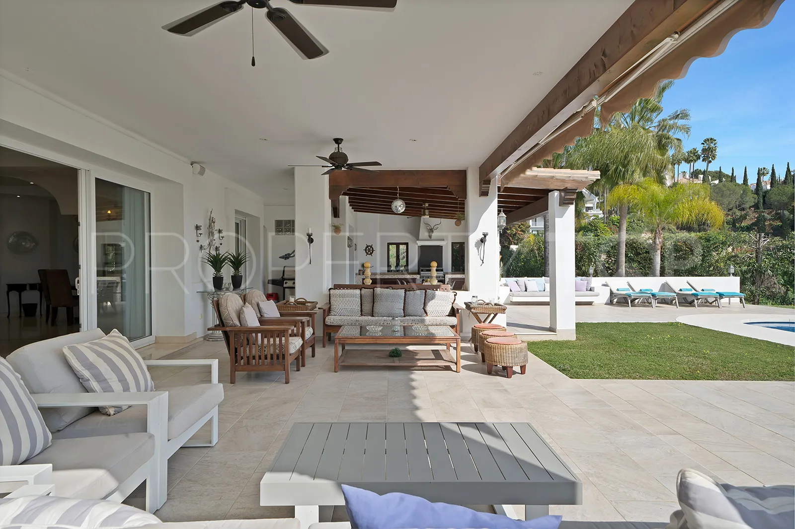 For sale 7 bedrooms villa in Nueva Andalucia