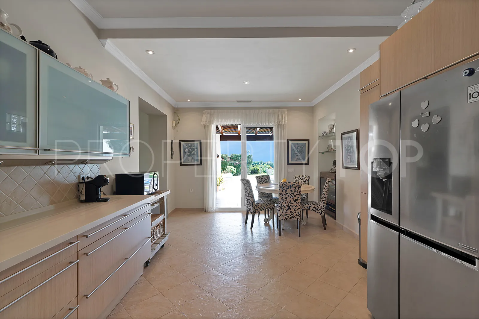For sale 7 bedrooms villa in Nueva Andalucia