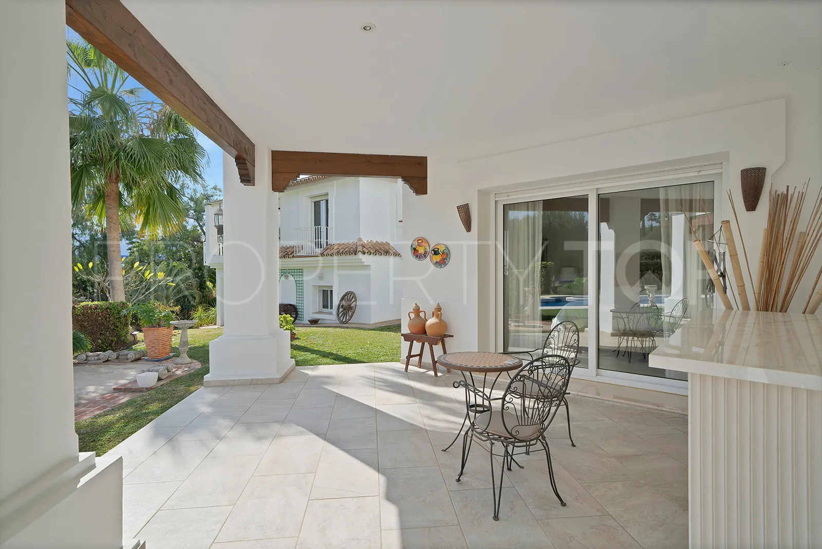 For sale 7 bedrooms villa in Nueva Andalucia