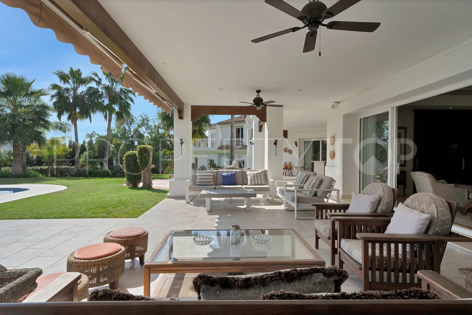 For sale 7 bedrooms villa in Nueva Andalucia