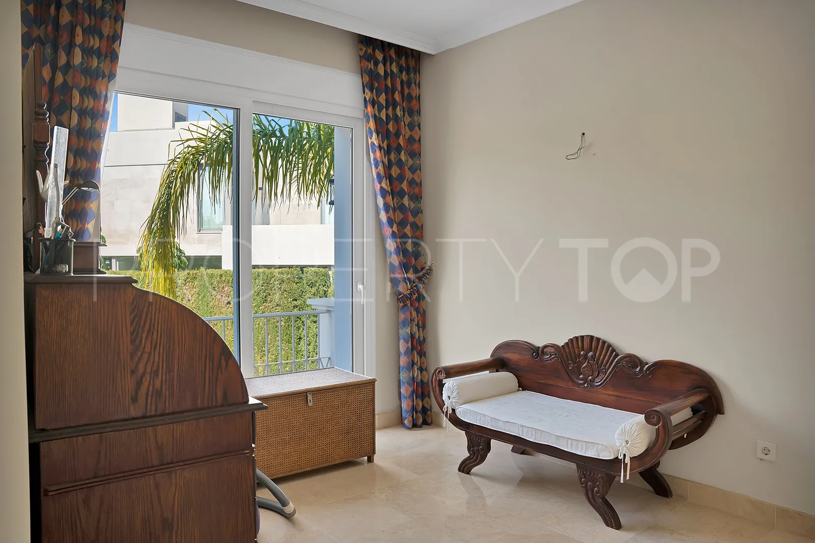 For sale 7 bedrooms villa in Nueva Andalucia