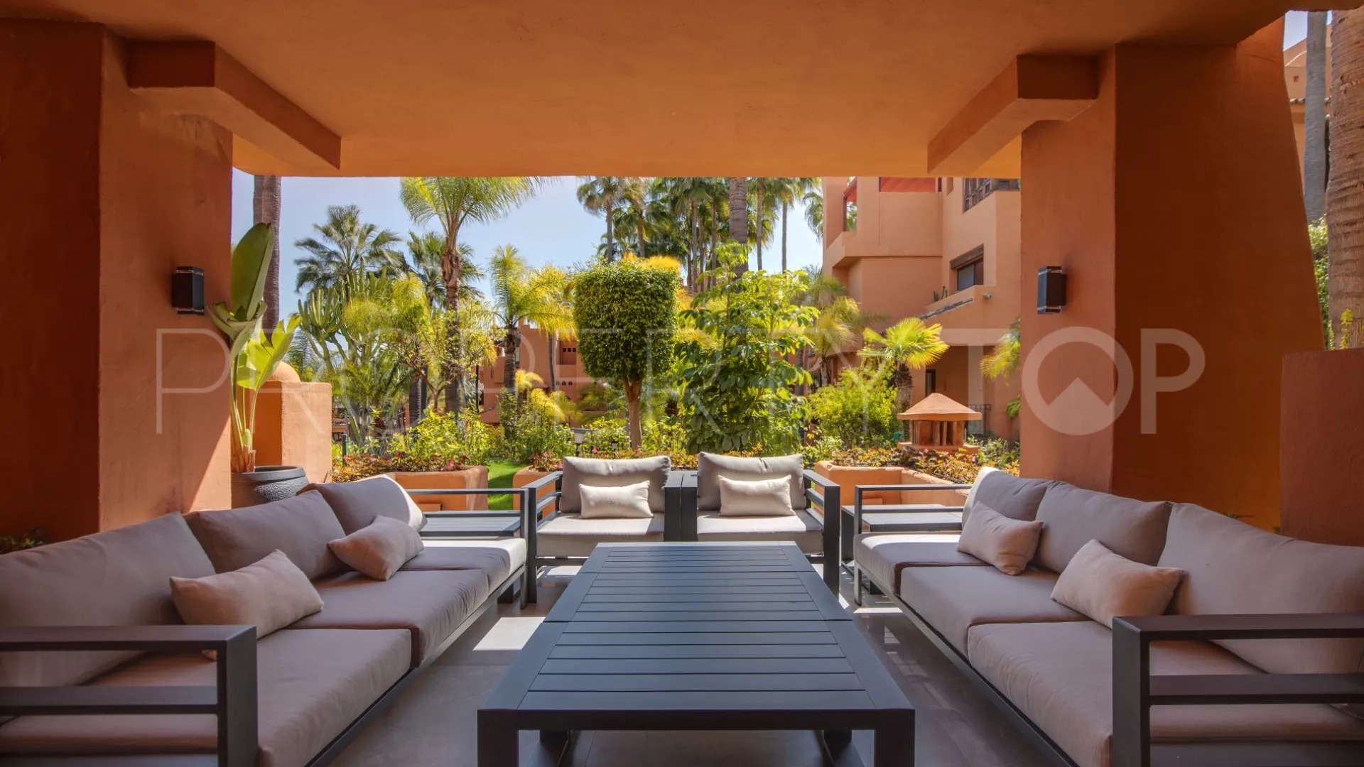 For sale ground floor apartment in Marbella - Puerto Banus with 3 bedrooms