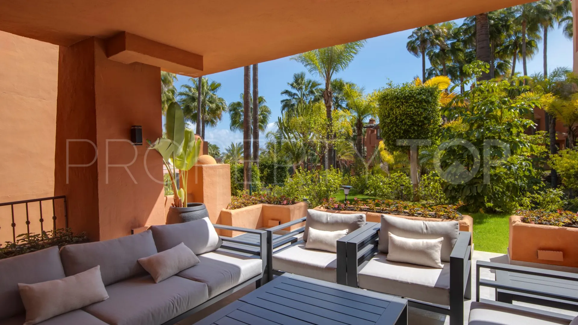 For sale ground floor apartment in Marbella - Puerto Banus with 3 bedrooms