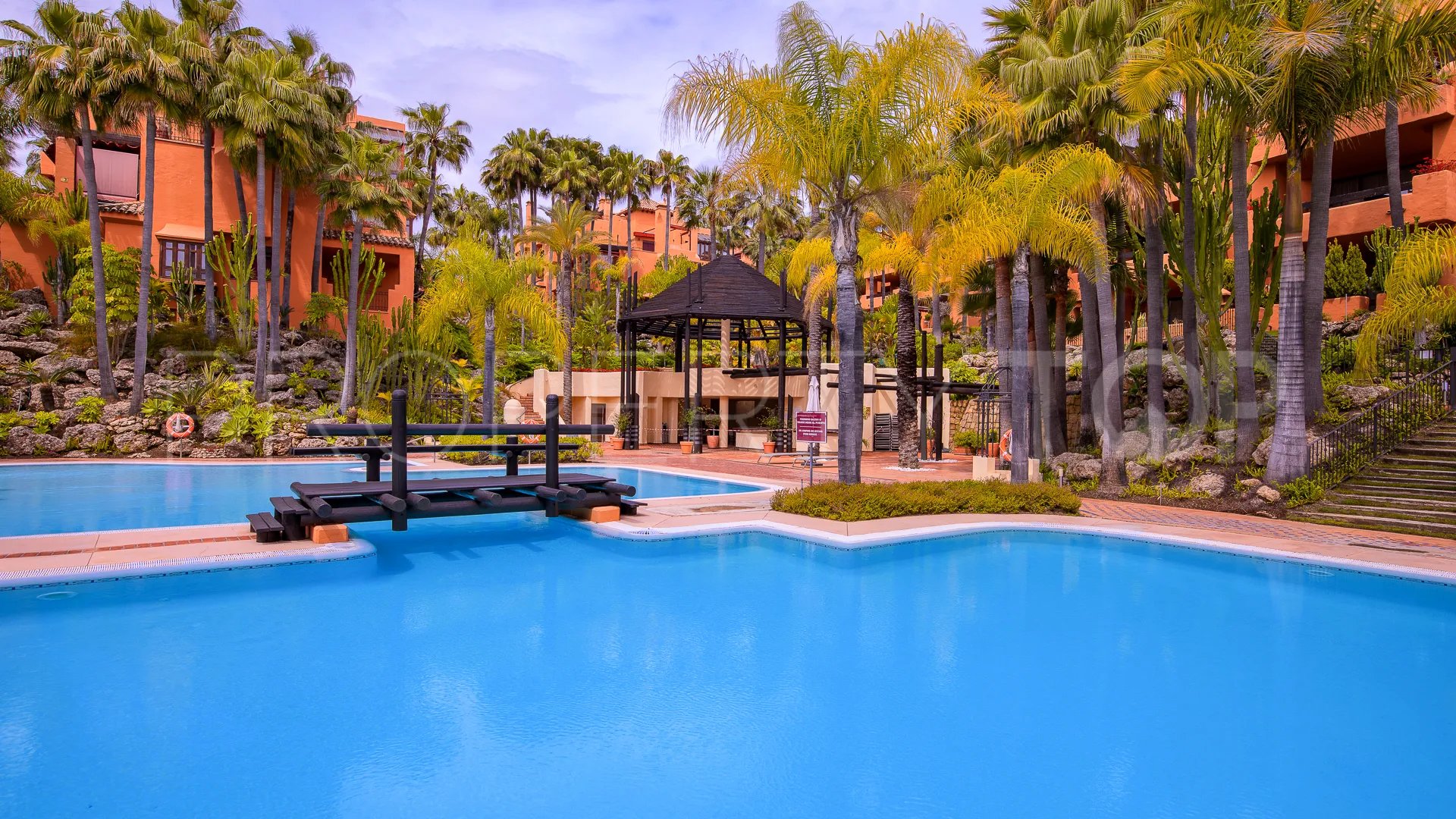 For sale ground floor apartment in Marbella - Puerto Banus with 3 bedrooms