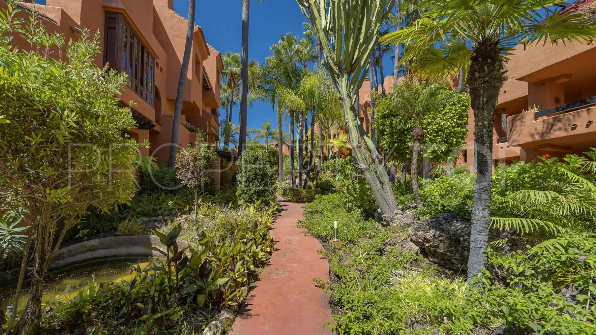 For sale ground floor apartment in Marbella - Puerto Banus with 3 bedrooms