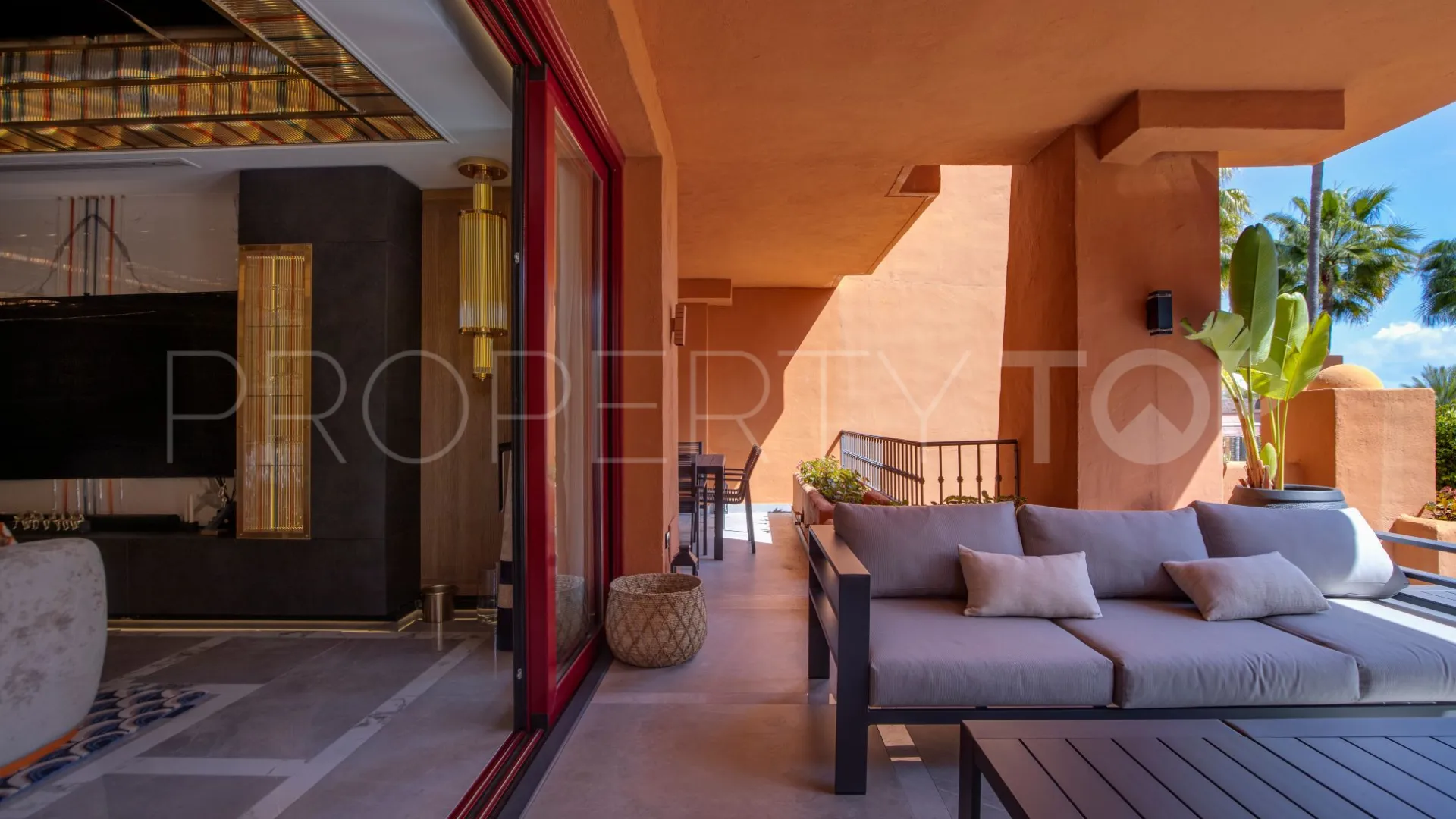 For sale ground floor apartment in Marbella - Puerto Banus with 3 bedrooms