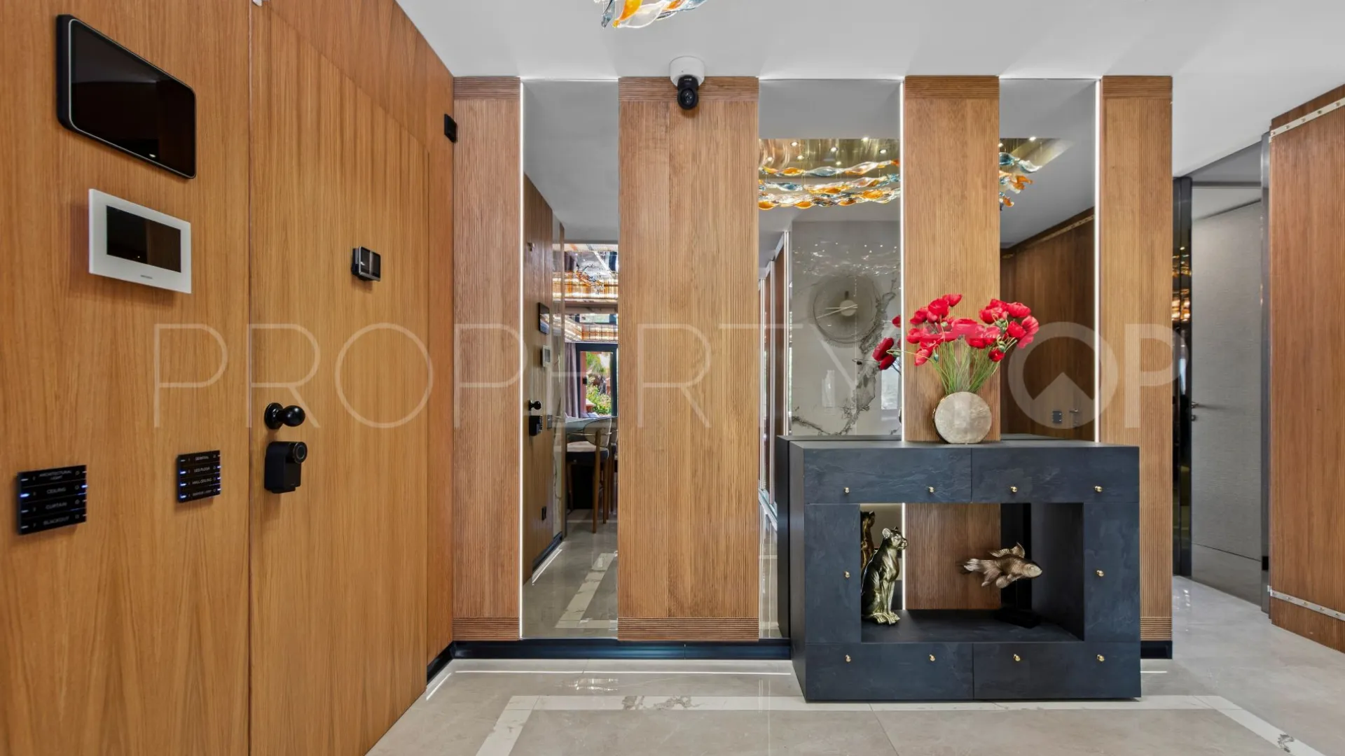 For sale ground floor apartment in Marbella - Puerto Banus with 3 bedrooms